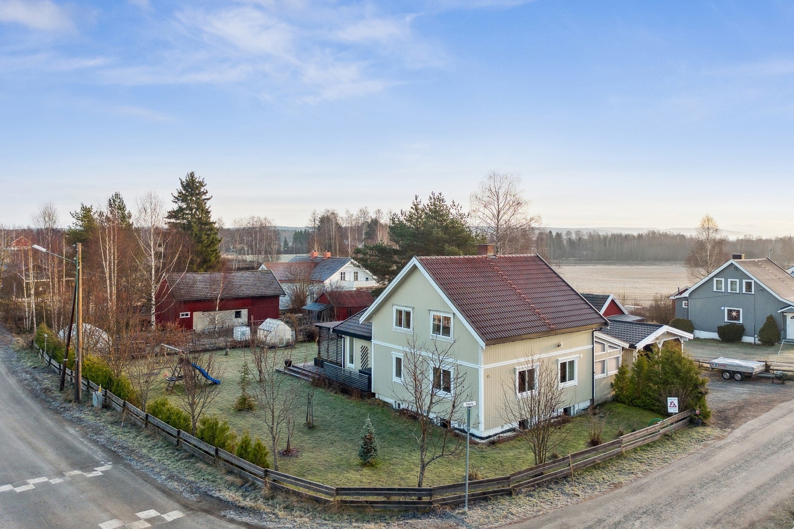 Fasade og uteområder. Galleribilde