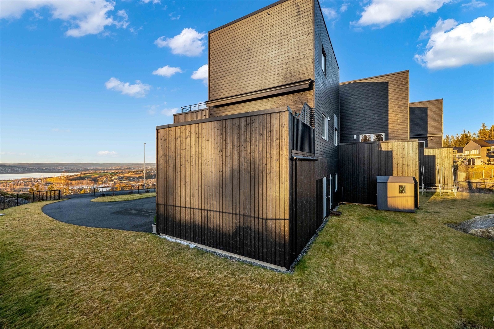 Her har både store og små god boltreplass. Galleribilde