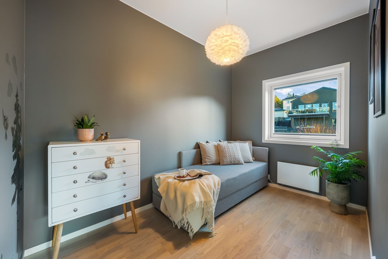 Soverom 1 ligger i andre etasje og passer godt som barnerom, gjesterom, kontor eller lignende. Galleribilde