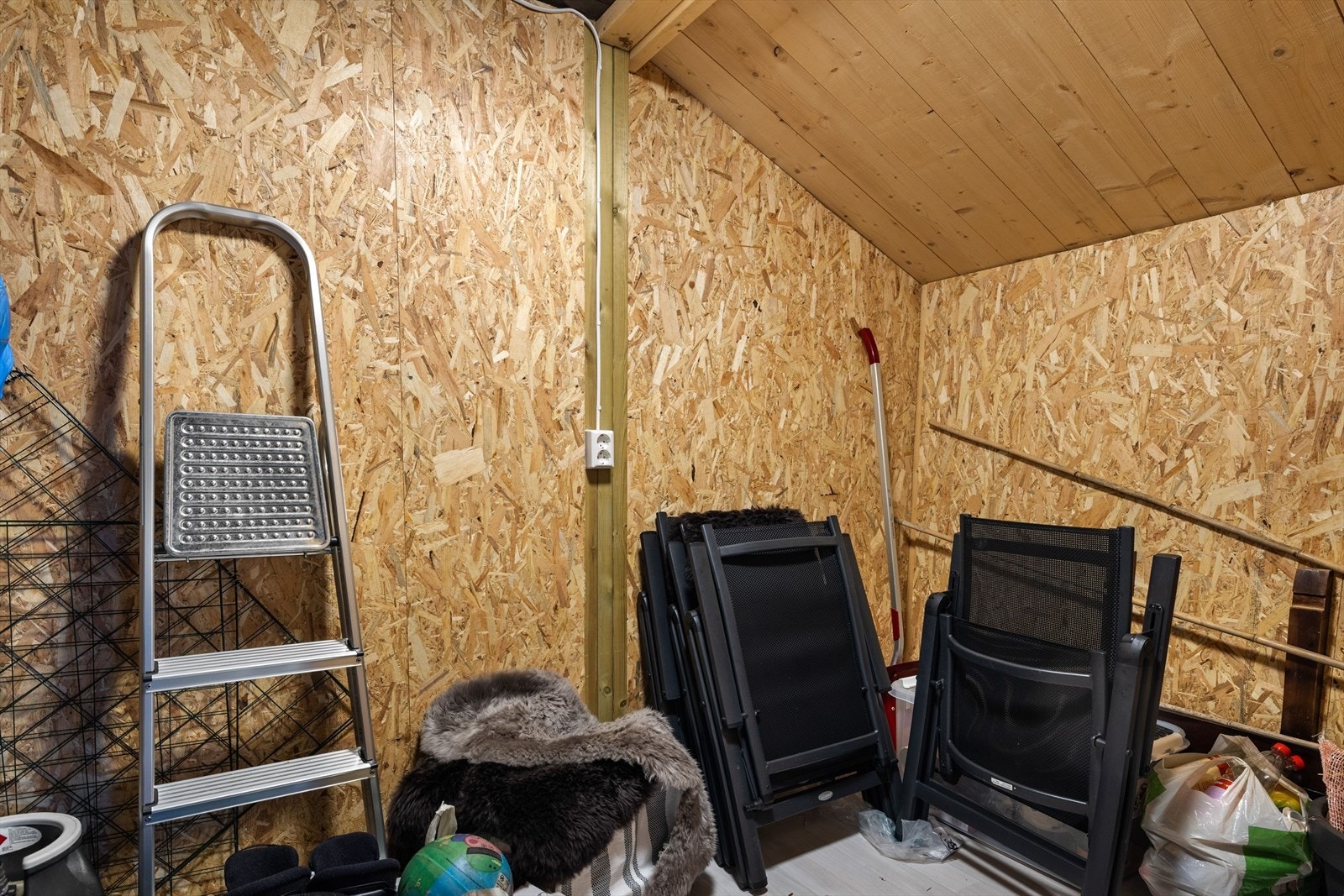 Fra terrassen er det adkomst til en praktisk utvendig bod på ca. 6m². Galleribilde