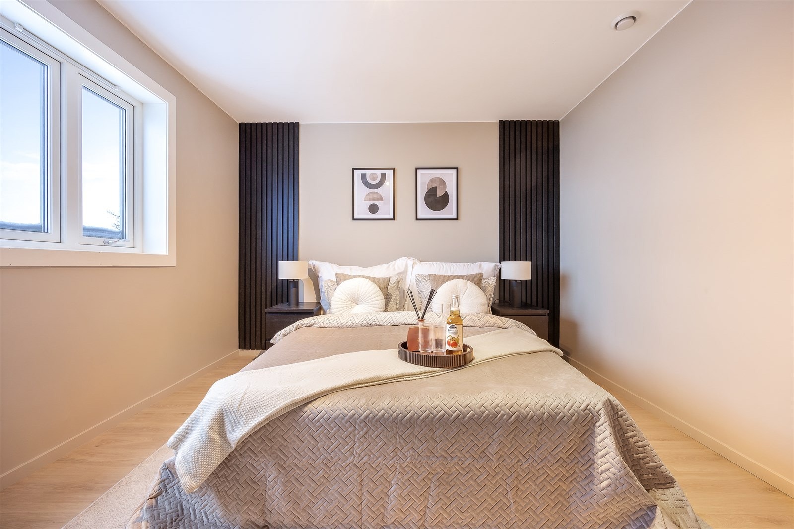 Videre er det god plass til garderobeløsning Galleribilde