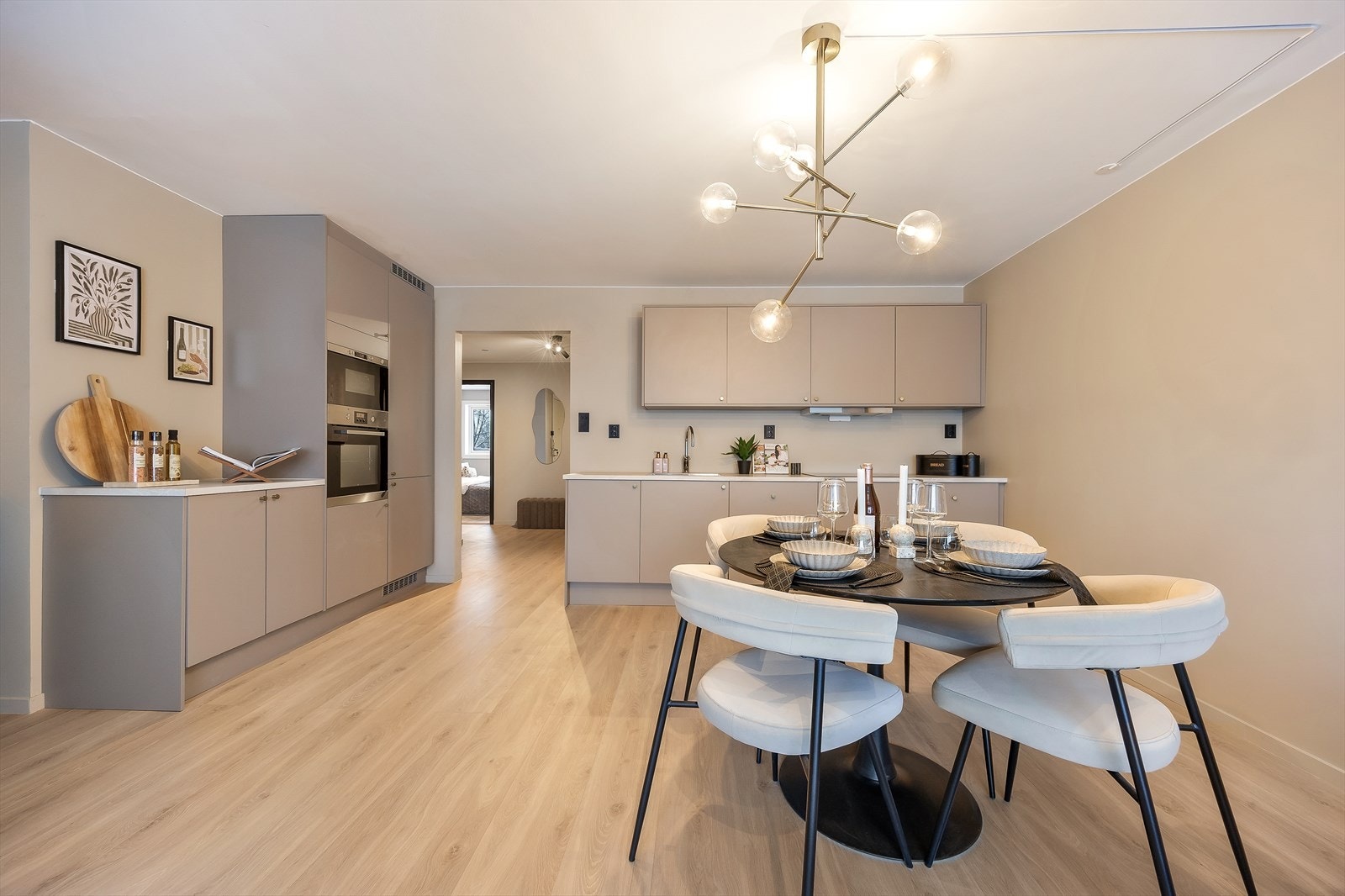 Leiligheten er blitt totaloppusset i 2025/2026 og fremstår nå med svært høy standard Galleribilde