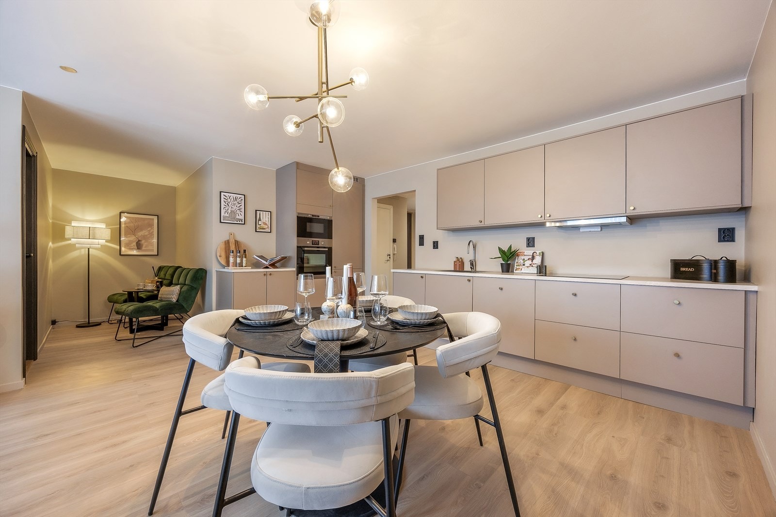 Det er god plass til spisestue her også Galleribilde