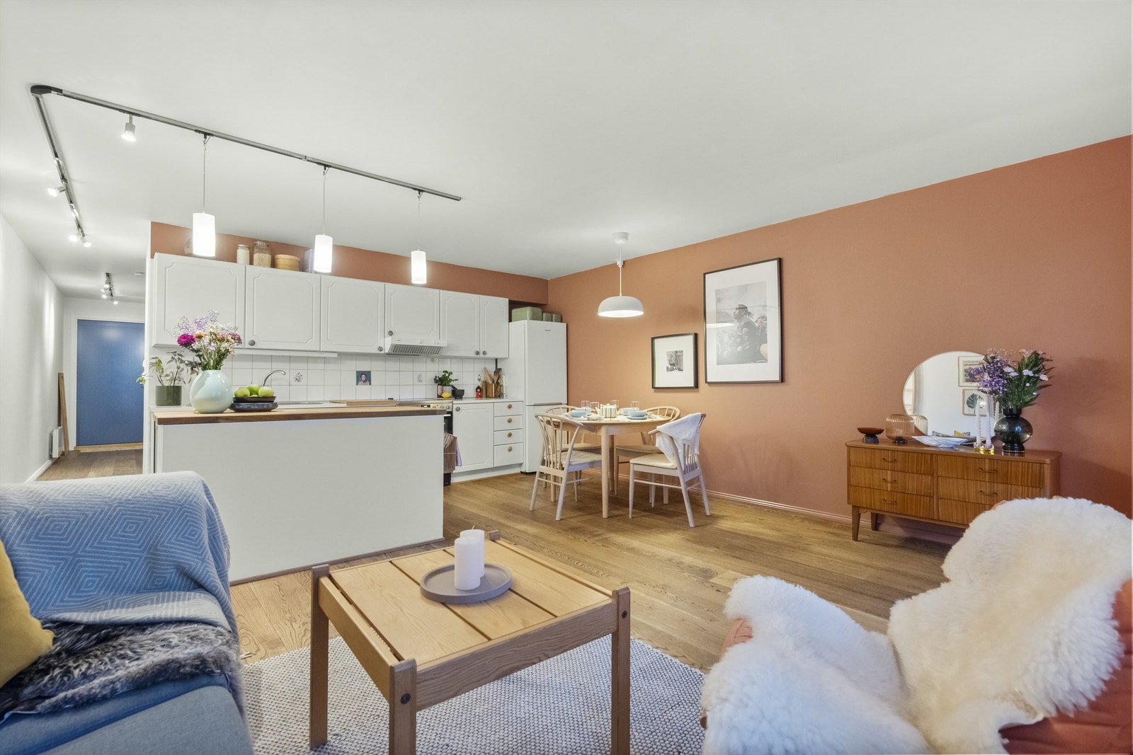 Leilighetens stue er romslig og er et fint samlingssted i leiligheten. Galleribilde