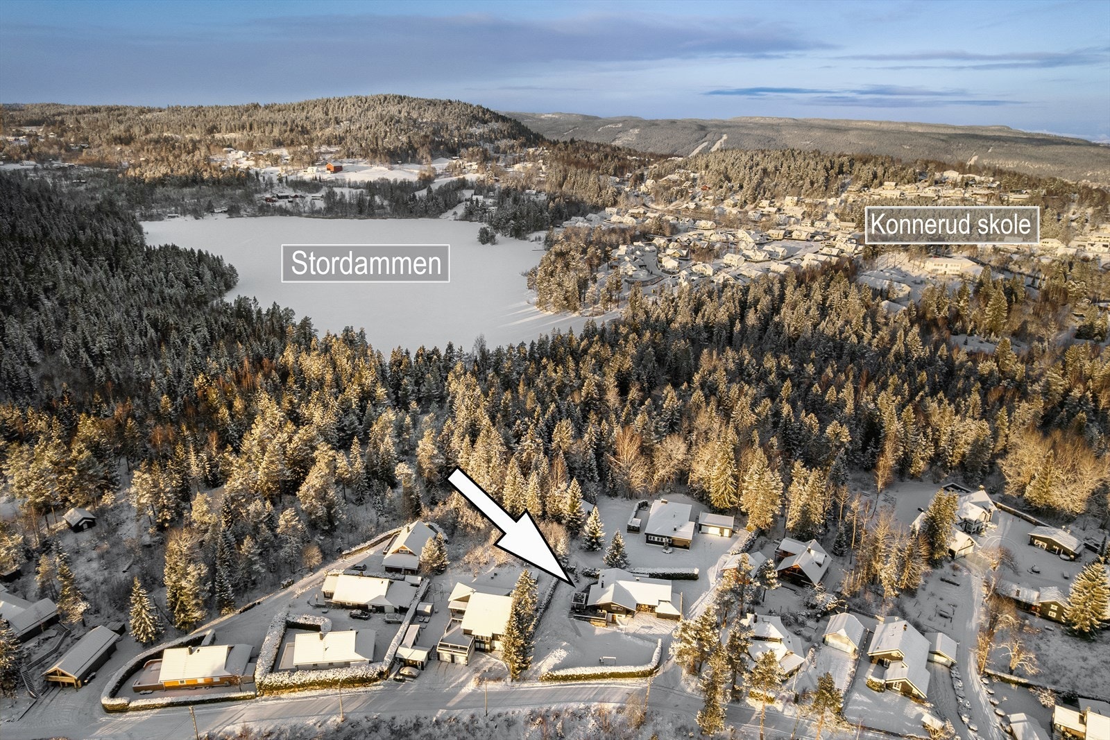 Beliggenheten er tilbaketrukket i trafikkstille blindvei - med nærhet til Konnerud skole og Stordammen Galleribilde