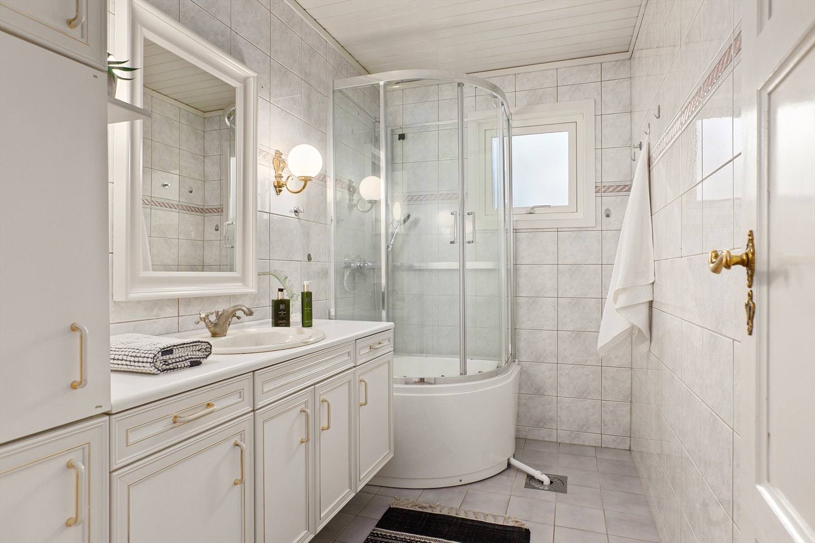 Flislagt bad Galleribilde