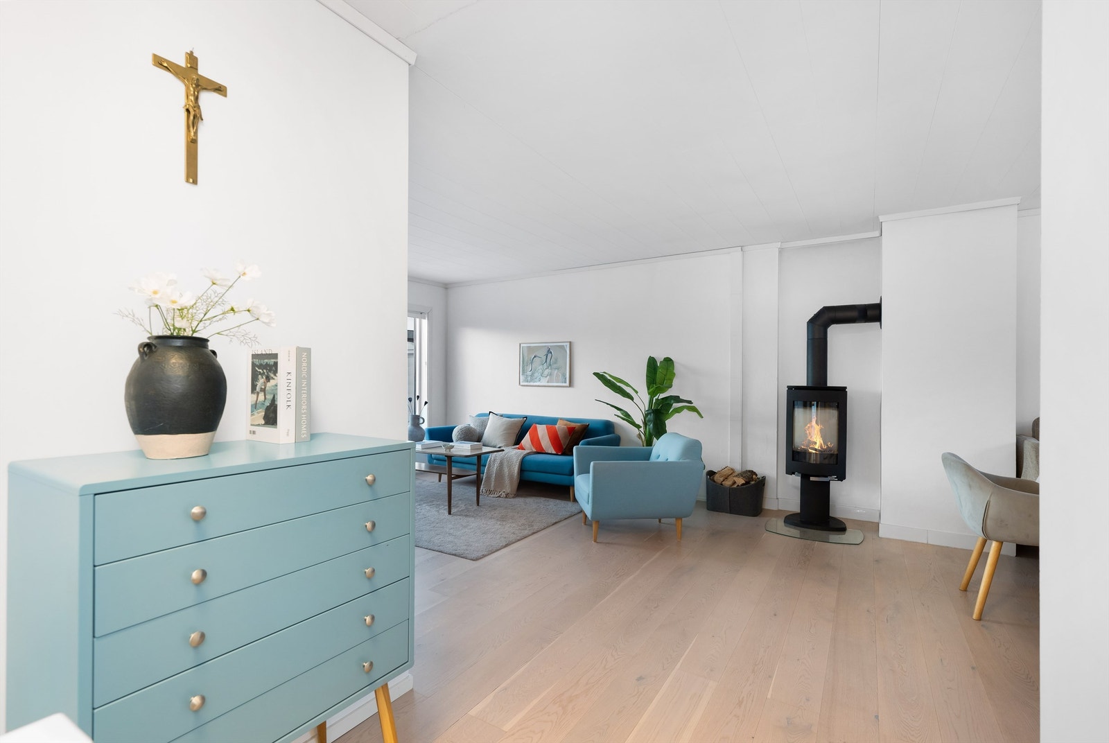 Stuen har enkel tilkomst med få trappetrinn. Galleribilde