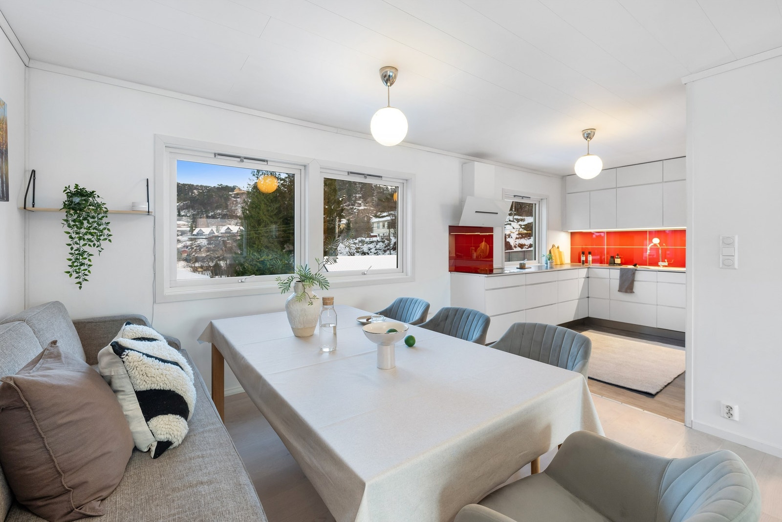 Lys og innholdsrikt kjøkken fra Kvik. Galleribilde