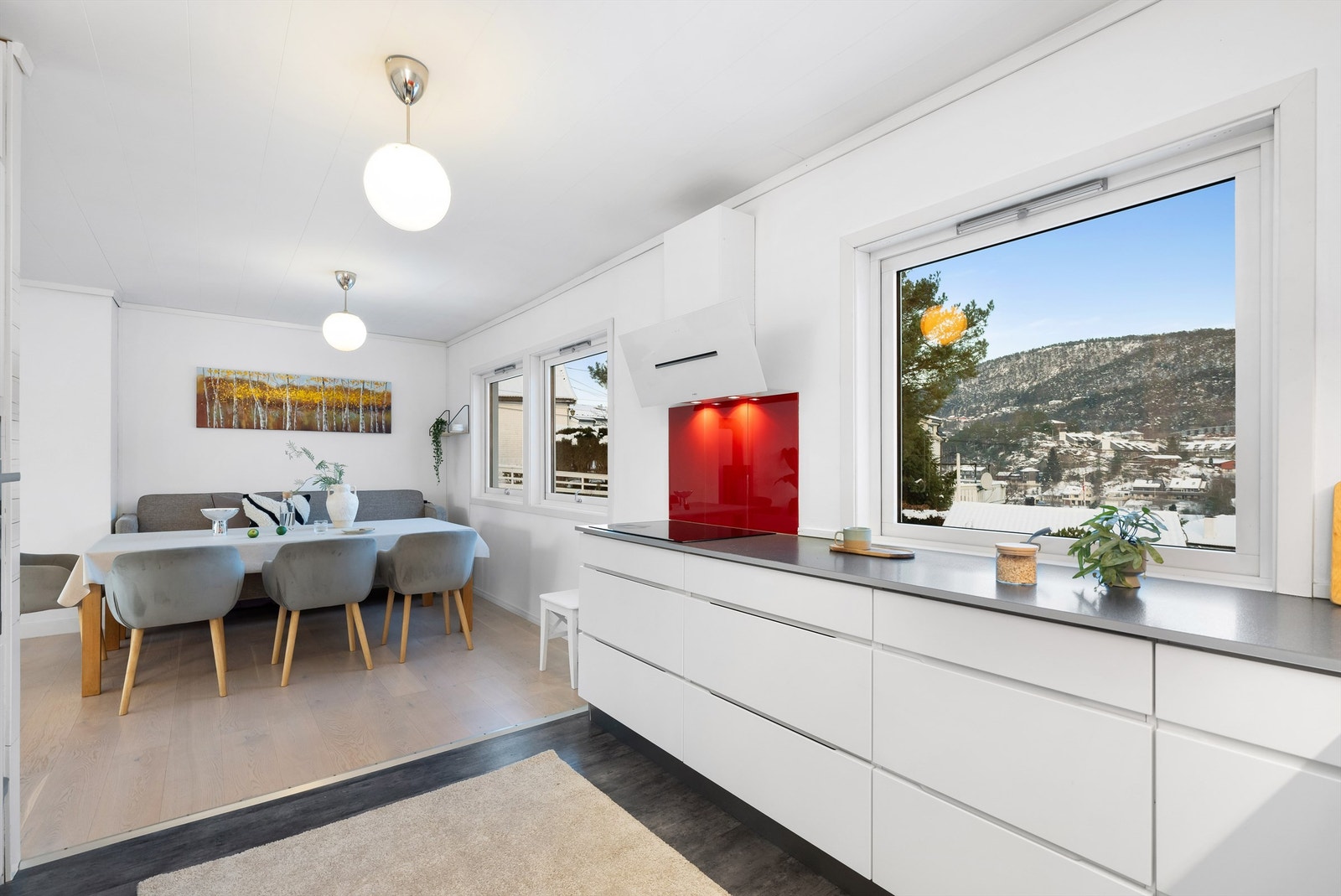 Alle hvitevarer på kjøkkenet medfølger i handelen. Galleribilde