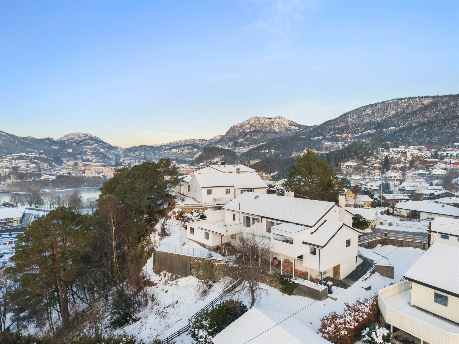 Rekdalsveien 66 ligger med kort gangavstand til Ortuvannet hvor man har kollektvitransport. Galleribilde