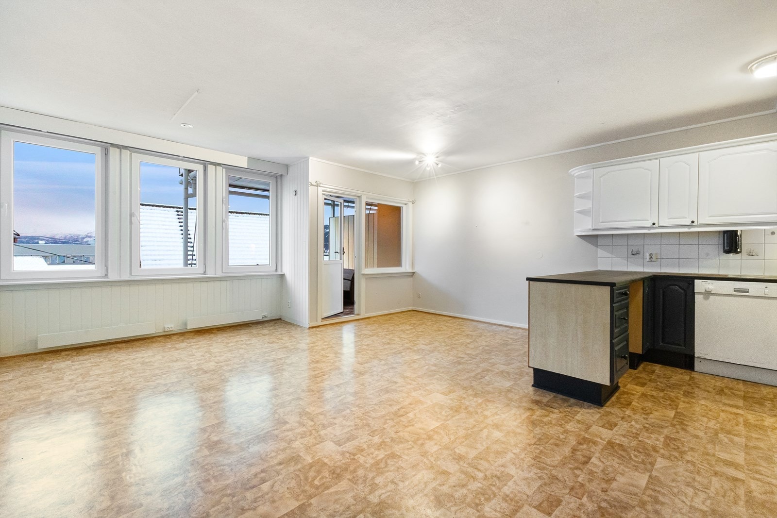 Sør-vest vendt balkong - Beliggende på Fjøstomta - Fin planløsning Galleribilde