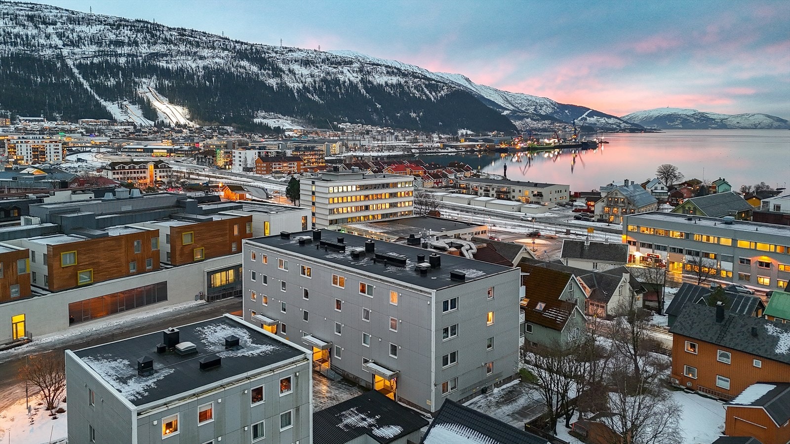 Nærmere sentrum kan man vel kansje ikke bo? Her er det gangavstand til alle fasiliteter i sentrum. Galleribilde
