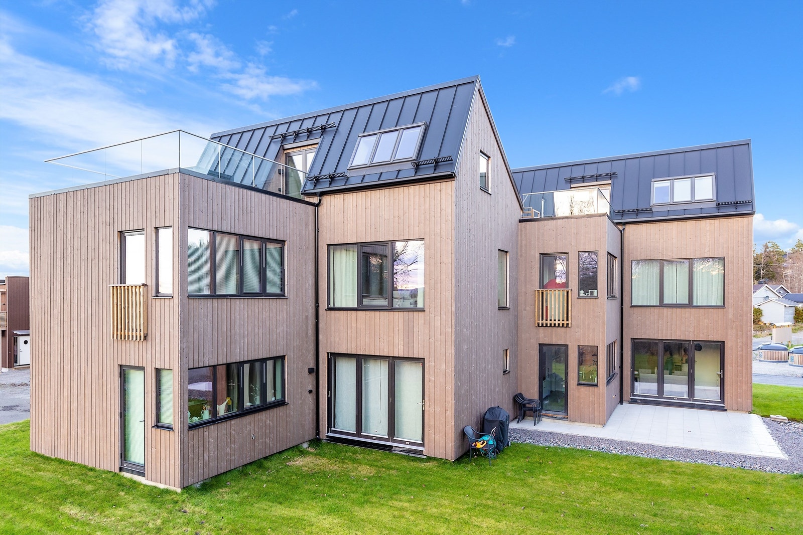 Fasade hageparti med takterrasse Galleribilde