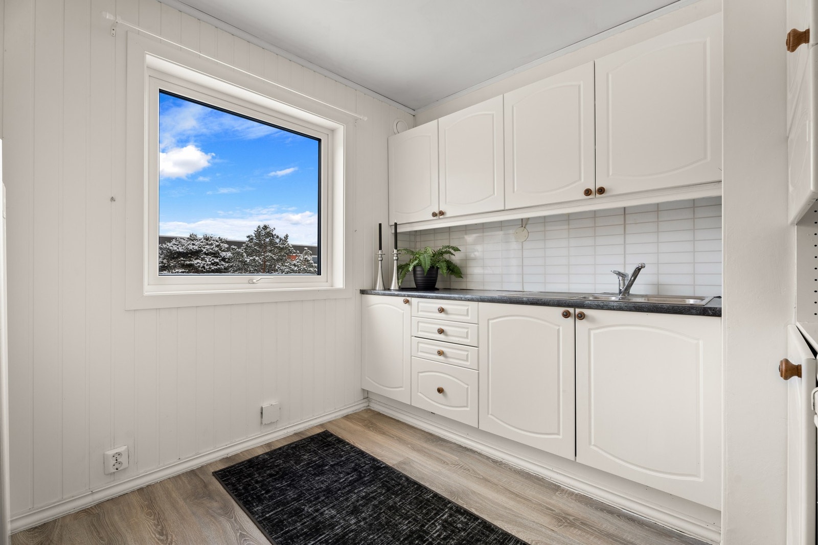 Her har man god skapplass Galleribilde