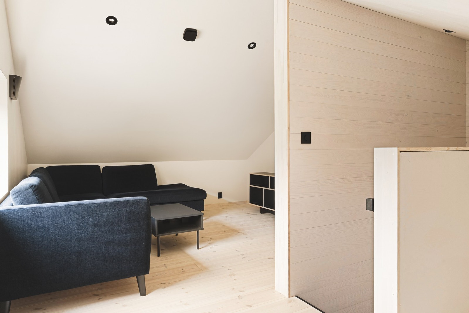 Andre etasjen består av en praktisk tv-stue for filmkvelder og er perfekt for de små. Galleribilde