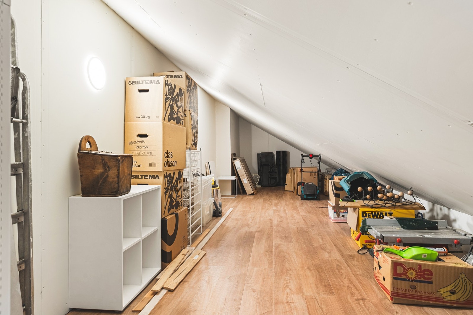 Her finner du også et praktisk loftsrom som fungerer til oppbevaring. Galleribilde