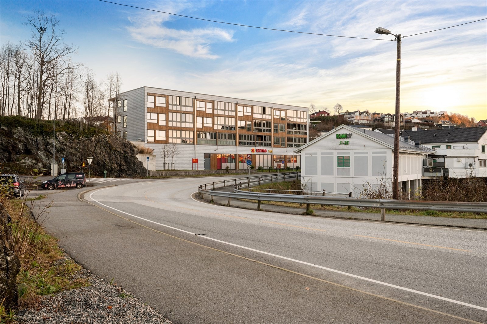 - Det er kun 3-5 minutters gange til Kiwi og Coop Extra, noe som gjør hverdagen svært lettvint! - Galleribilde