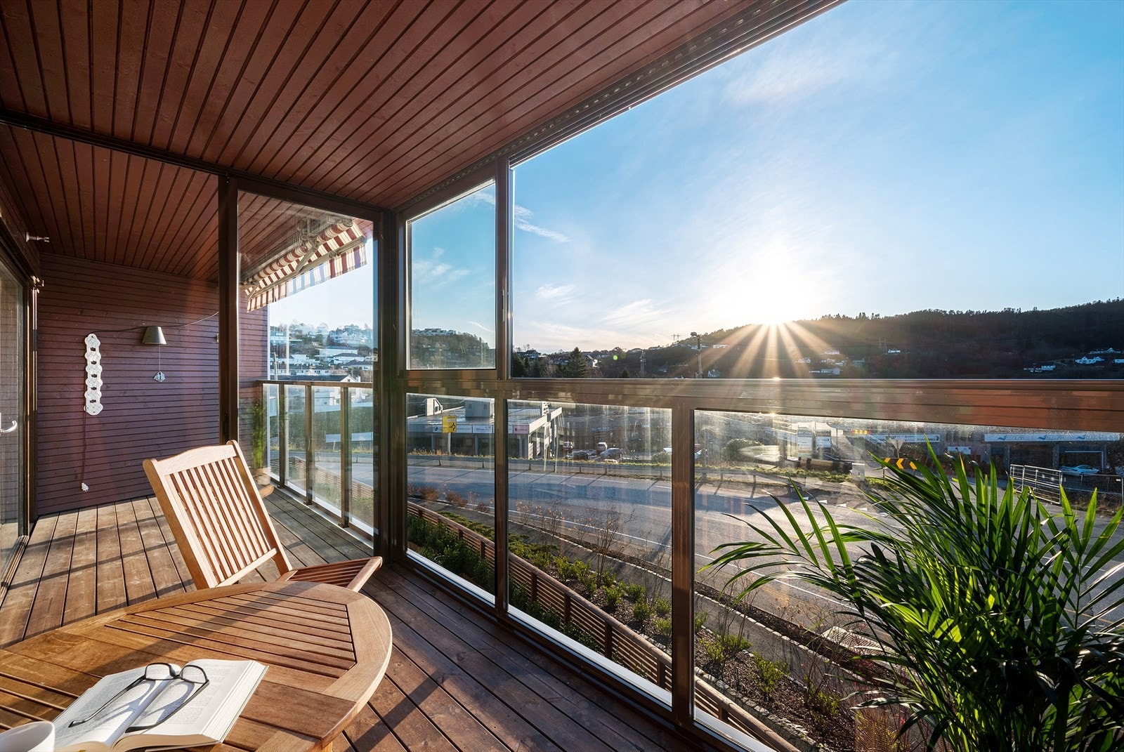 - Innglasset balkong gir gode bruksmuligheter året rundt - Galleribilde