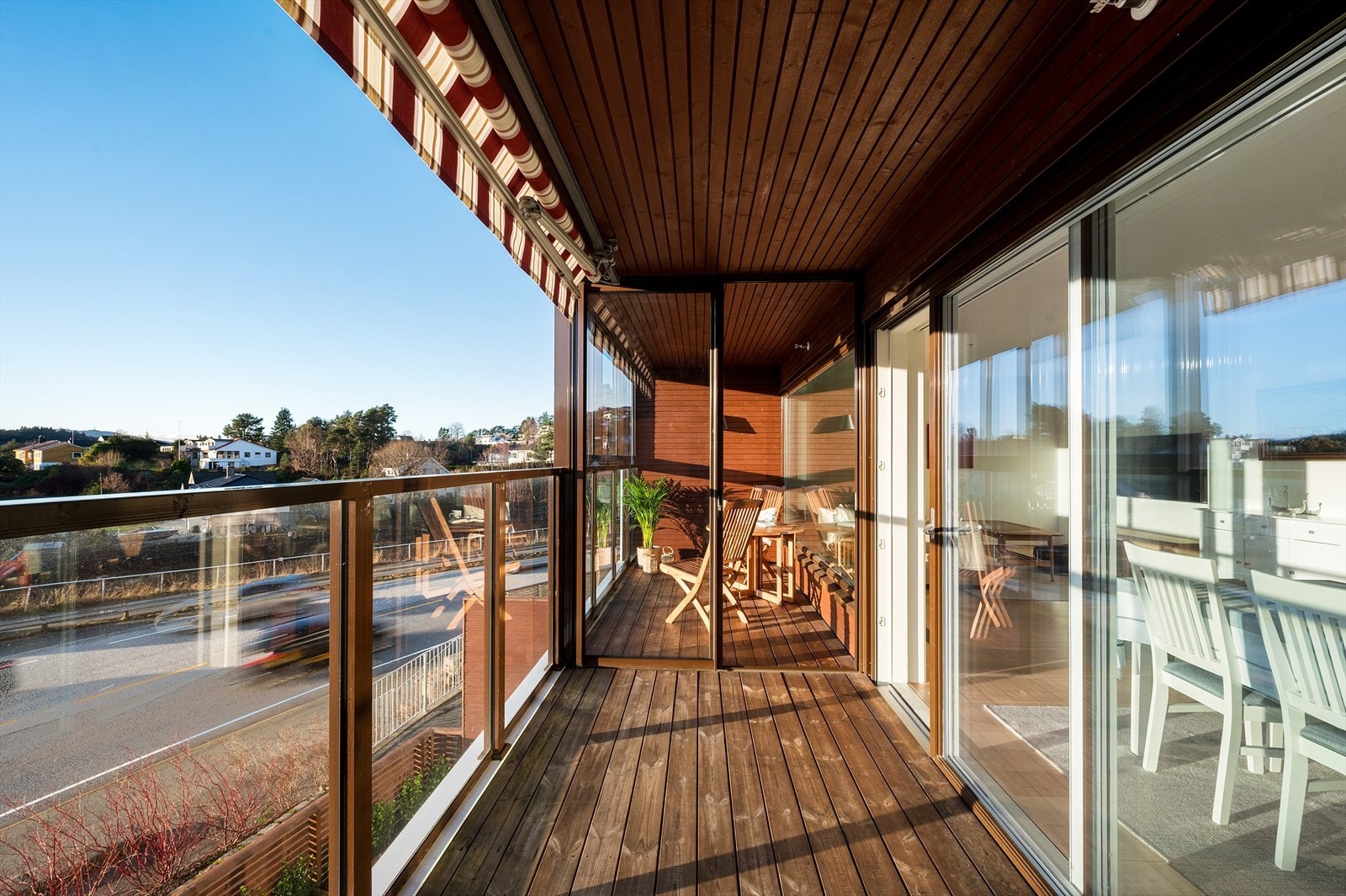 - Her kan du bo sentralt på Søreide med kort vei til nærmeste barnehage, Søreide skole, bussholdeplass og dagligvarebutikker - Galleribilde