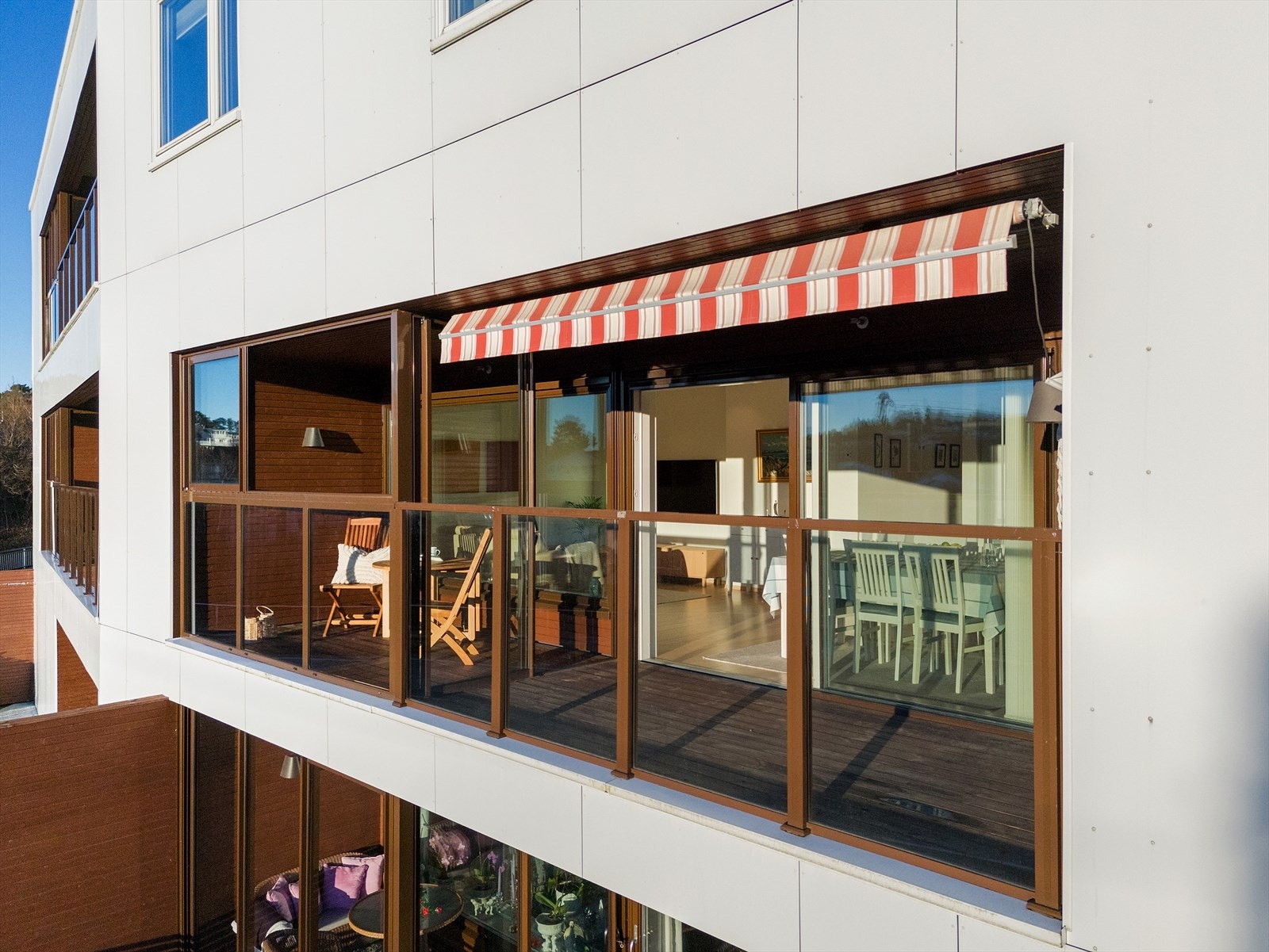 - Leiligheten ligger fint til i 2. etasje i et moderne bygg fra 2019 - Galleribilde