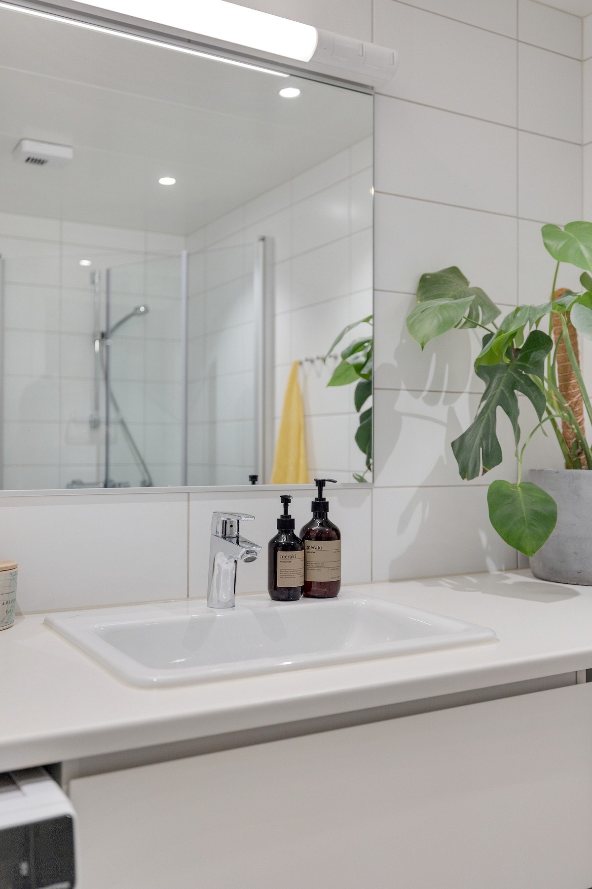 Pent baderomsmøbel, godt med oppbevaring Galleribilde