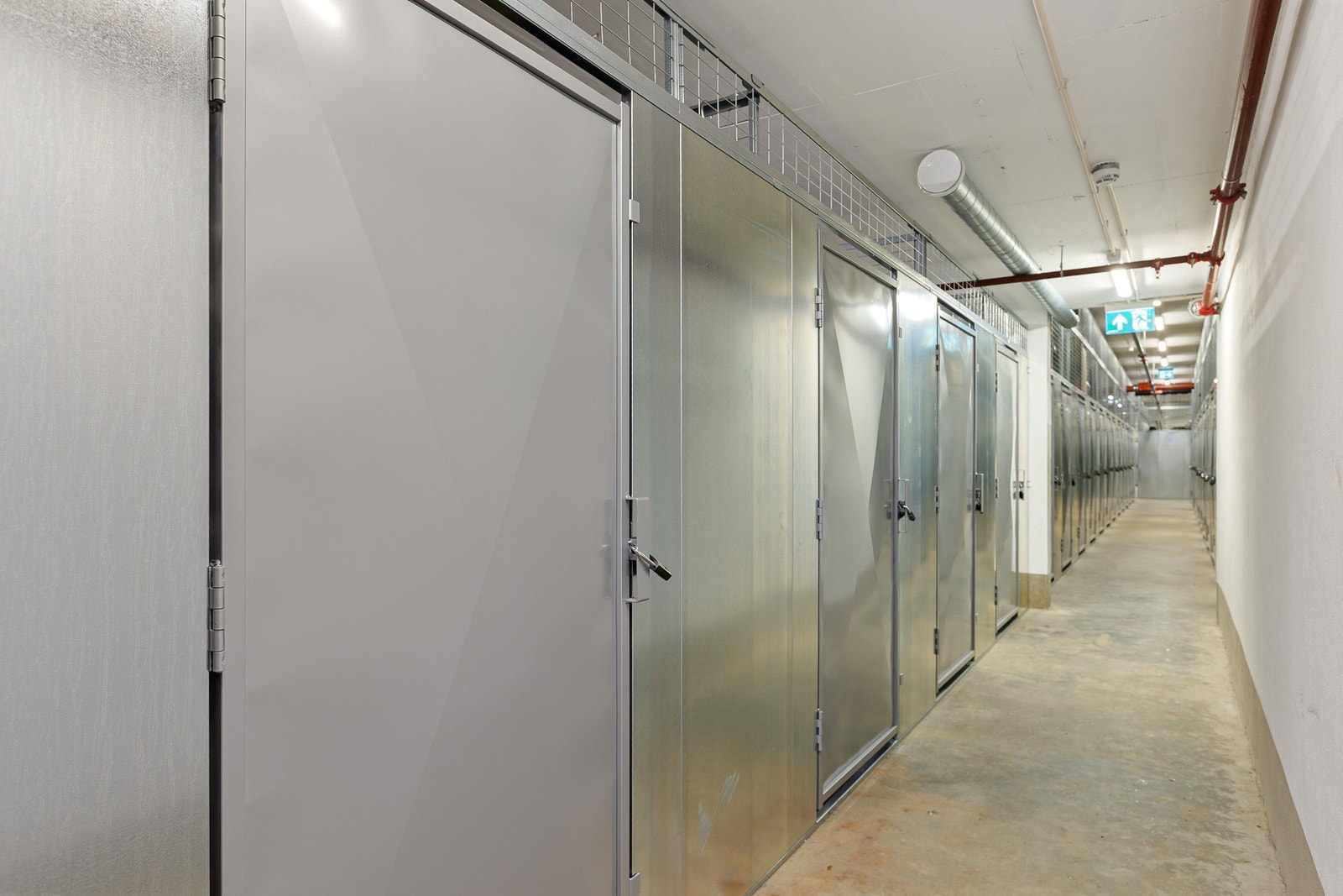 Det medfølger en ekstern bod på 5 kvm, plassert i felles bodrom i underetasjen. Boden er lett tilgjengelig fra både heis og seksjonens garasjeplass. Galleribilde