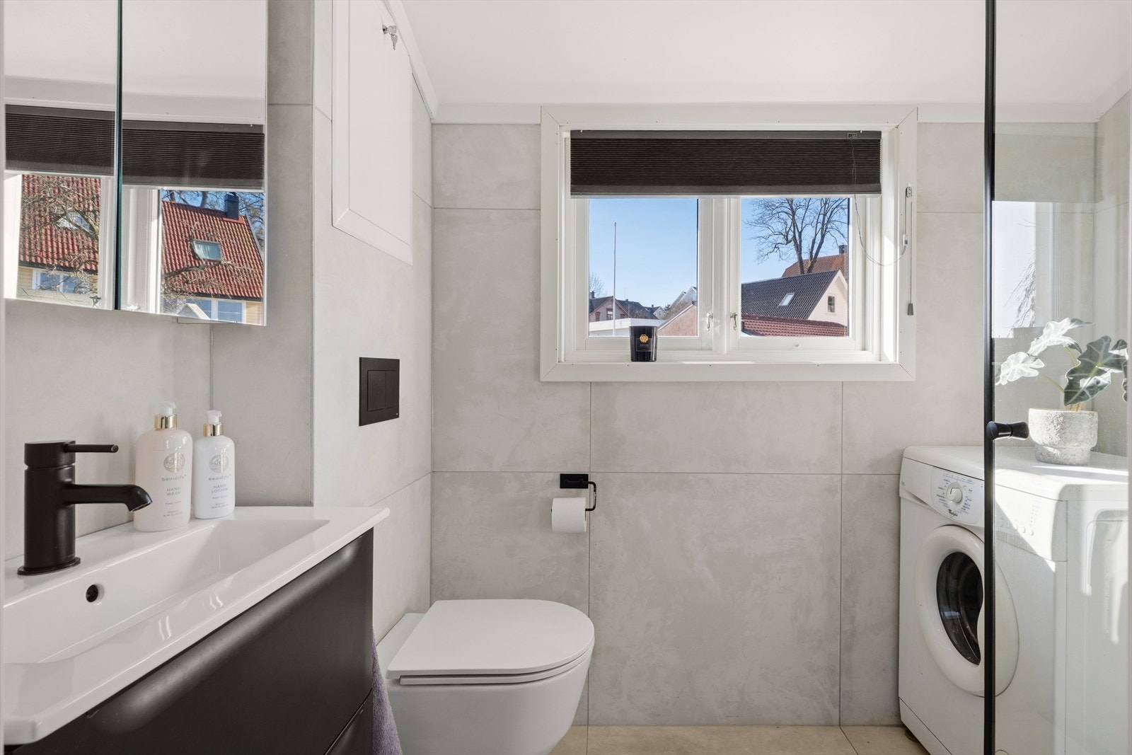 Lekkert bad som ble renovert i 2021. Galleribilde