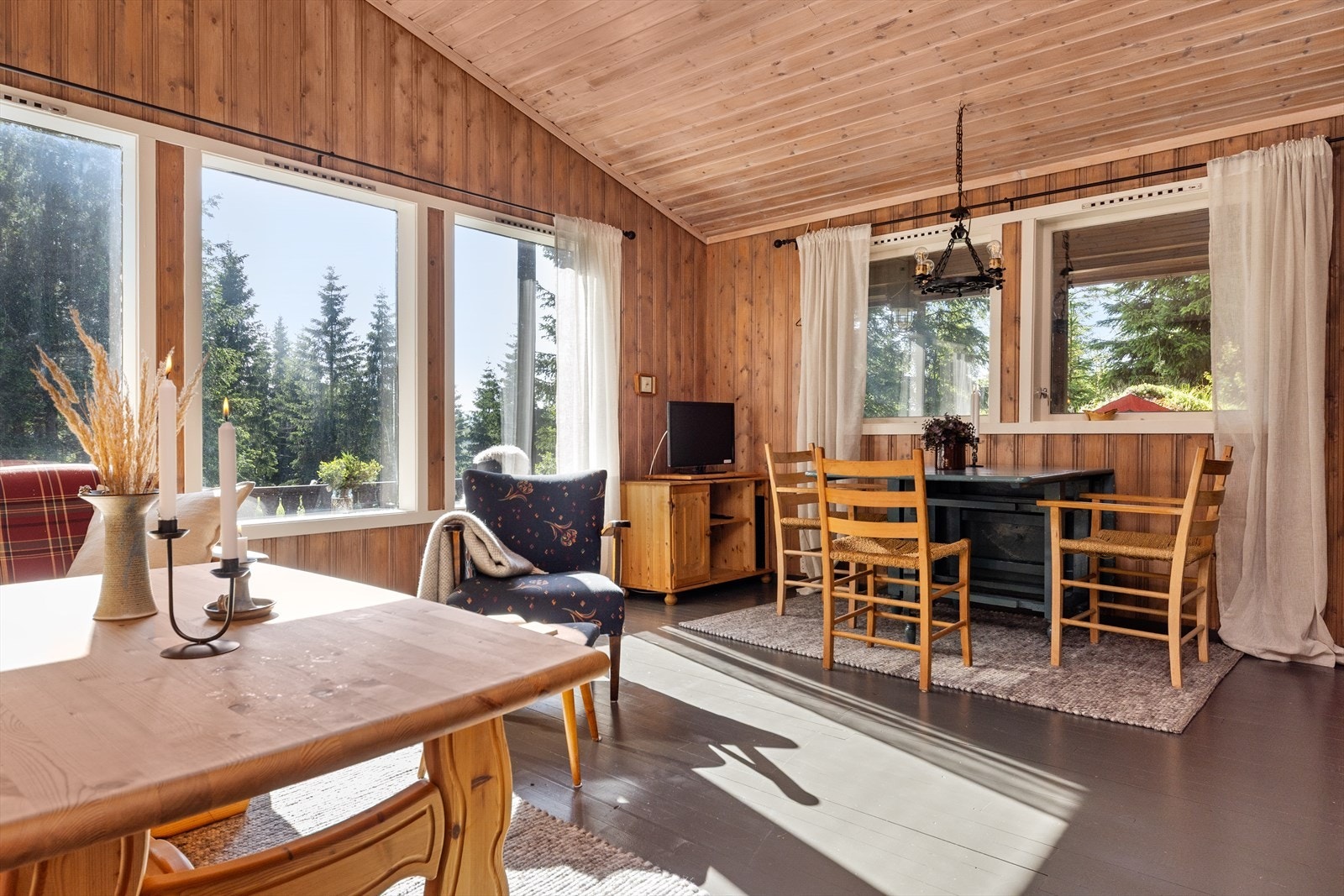 Stuen - hytte selges inkl møbler Galleribilde