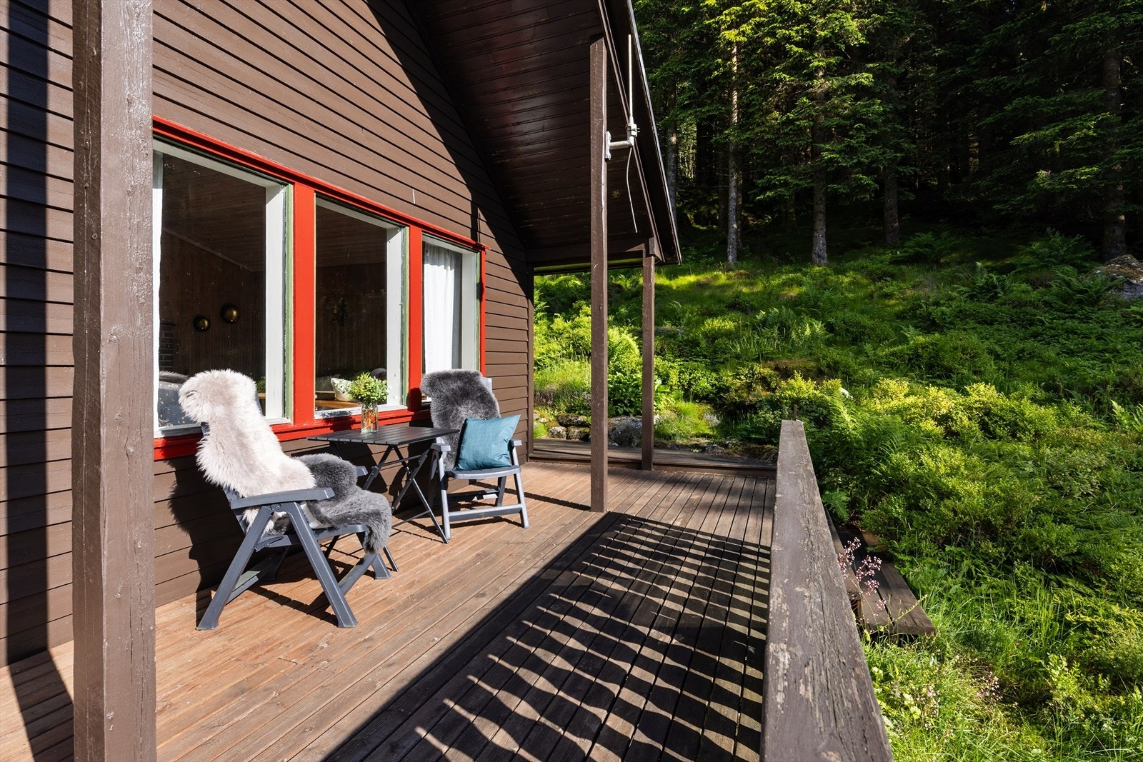 Uteplass - tett på naturen Galleribilde