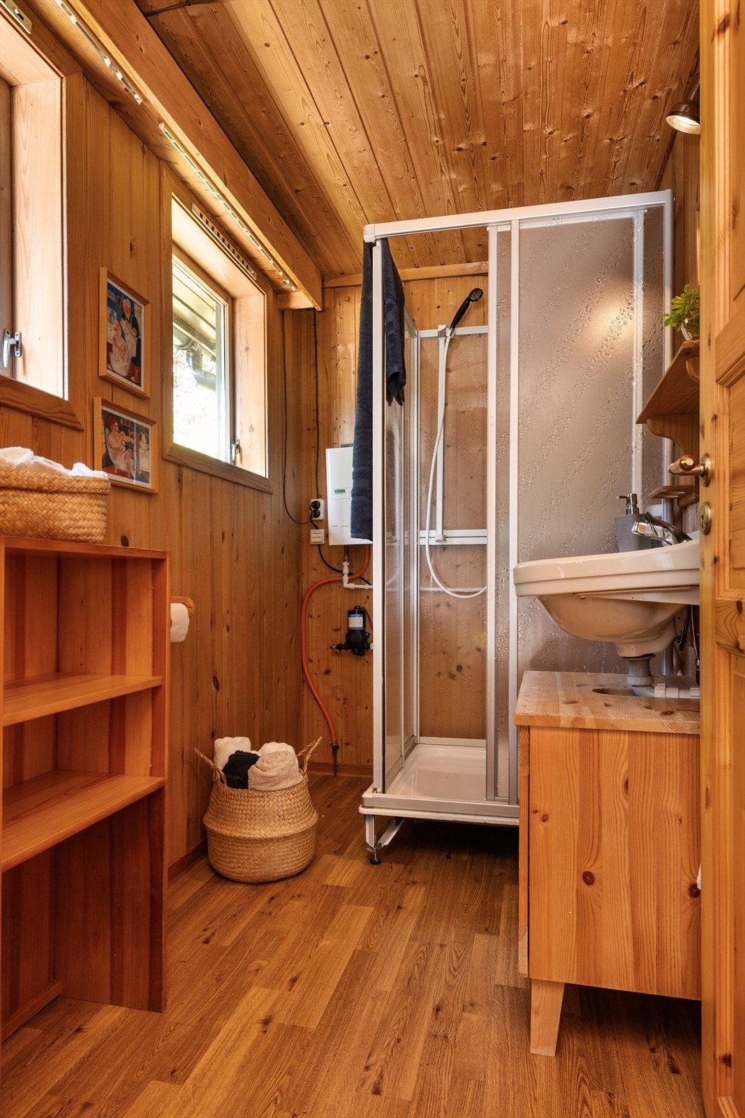 Bad med dusjkabinett Galleribilde