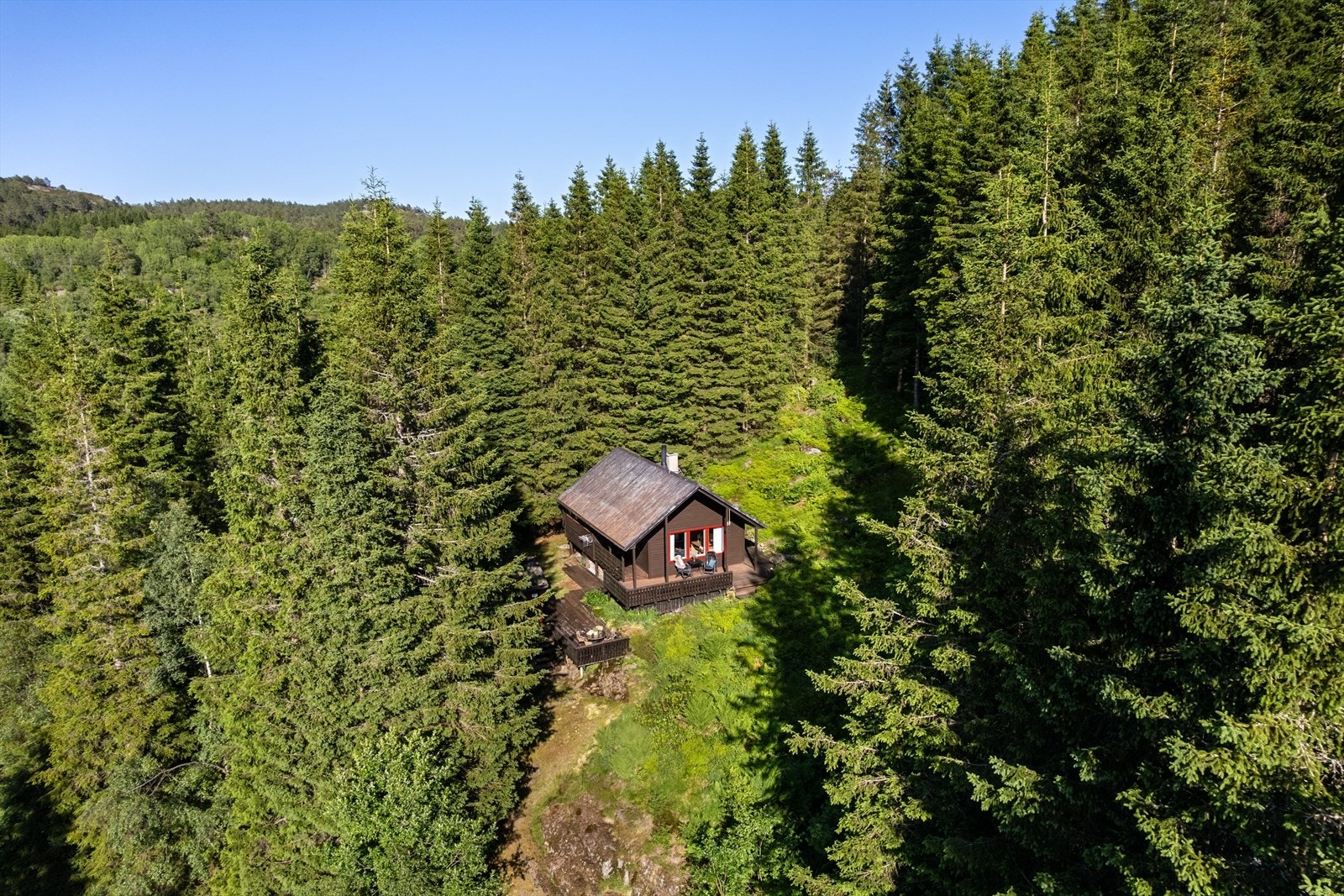 Eiendommen ligger usjenert til inn mot Trældal. Galleribilde