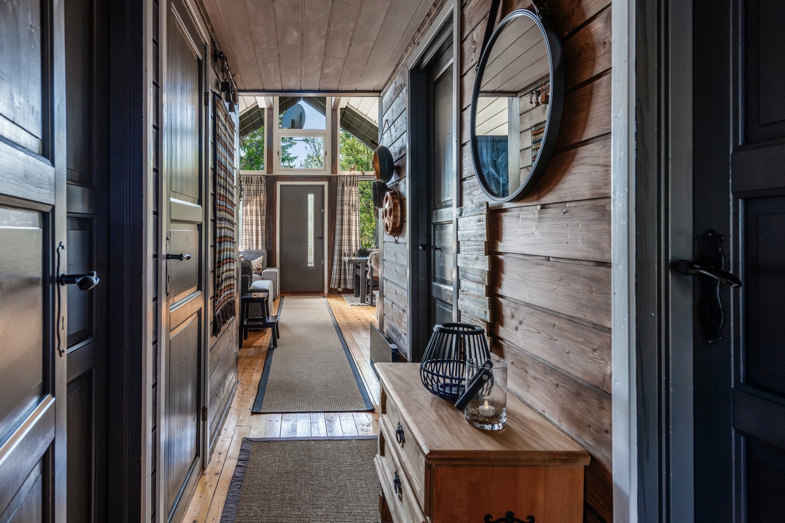 Fra gang mot stue. Galleribilde