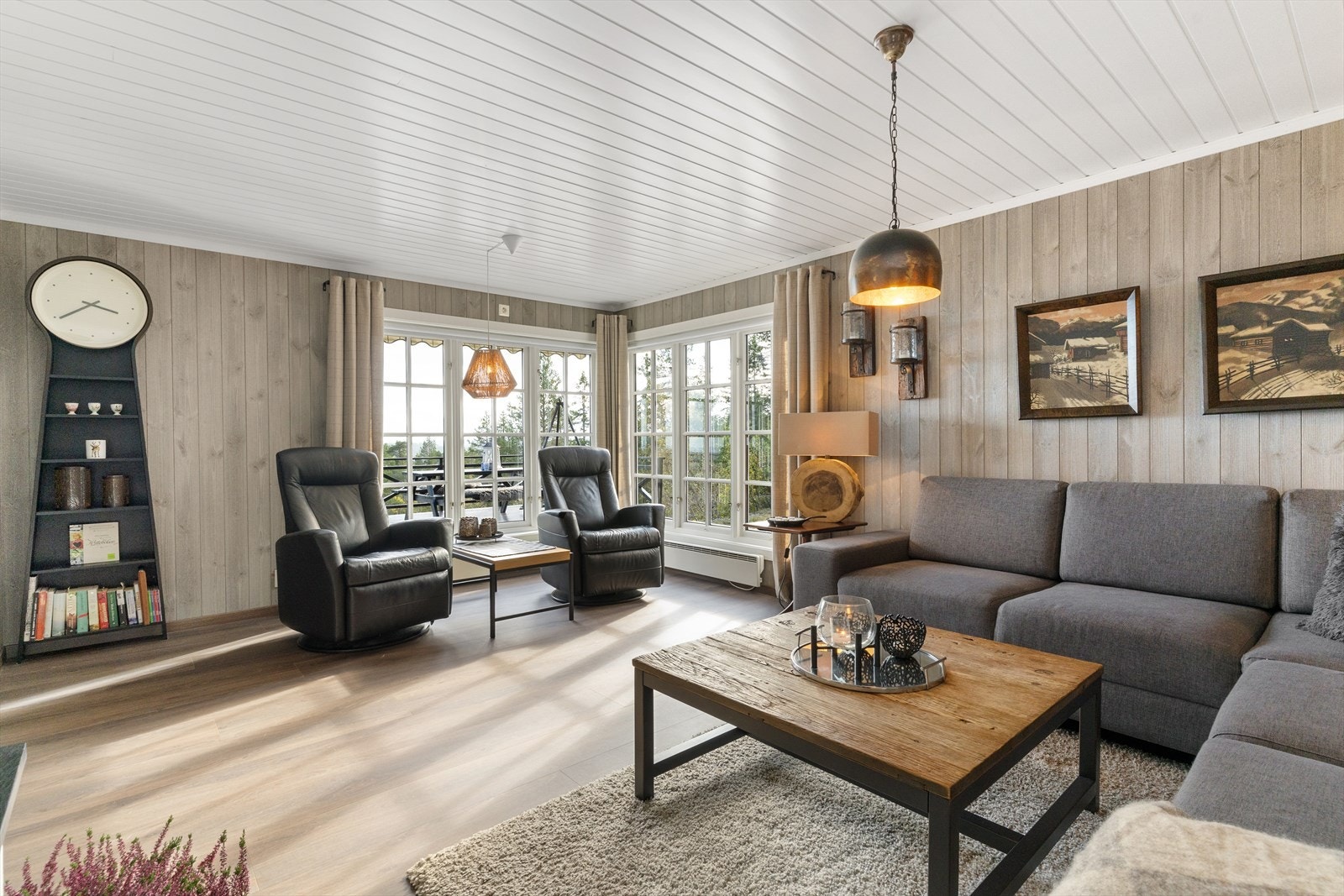 Den åpne løsningen gir en sosial sone, samtidig som sonene er godt avgrenset. Galleribilde