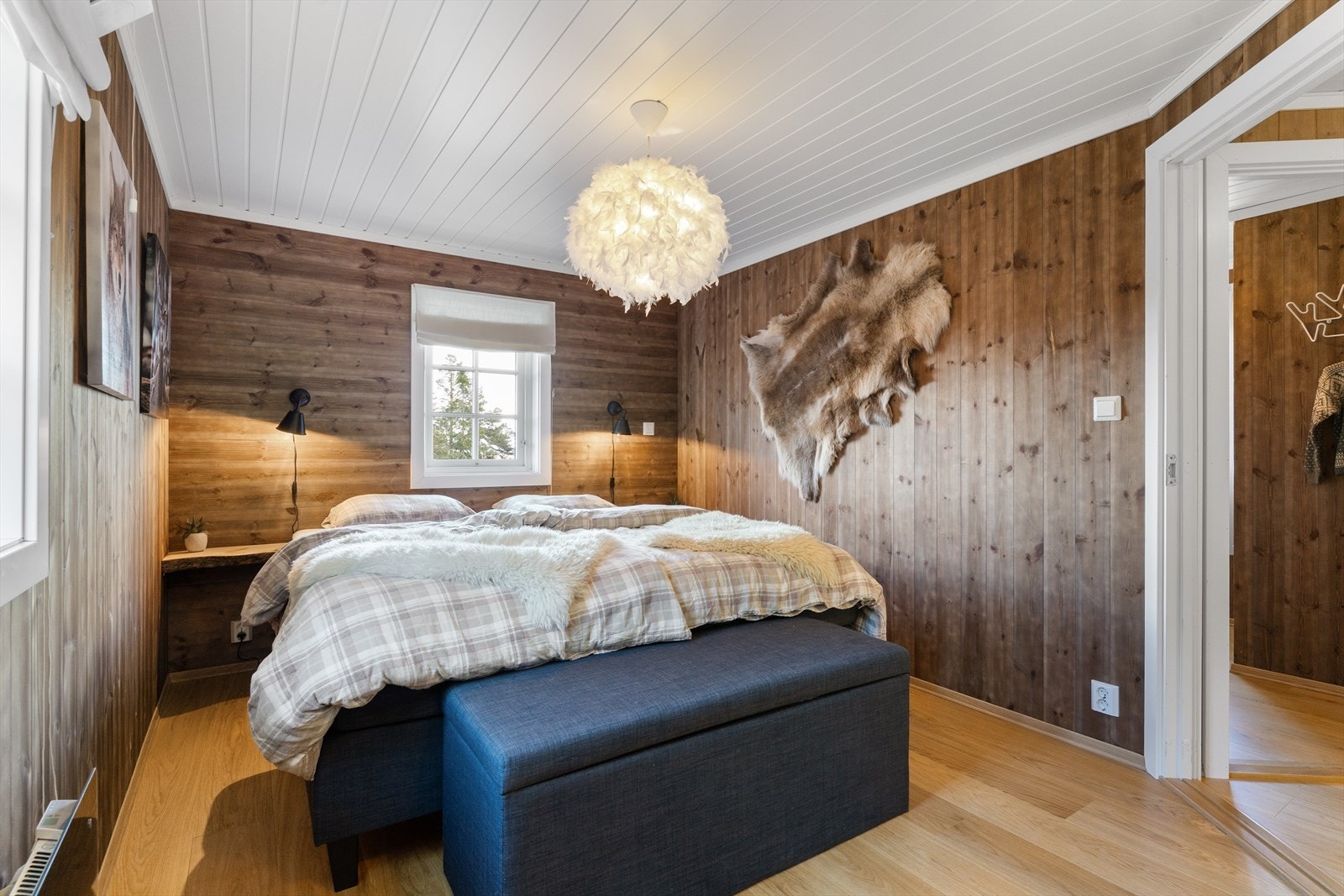 Hovedsoverommet har en lun og varm fremtoning. Galleribilde