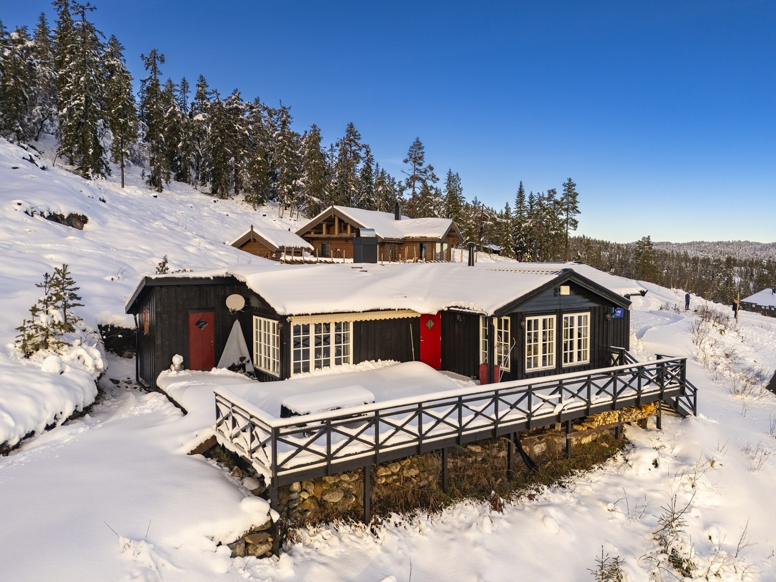 Store uteplasser og balkong, gir fleksible muligheter hele året. Galleribilde