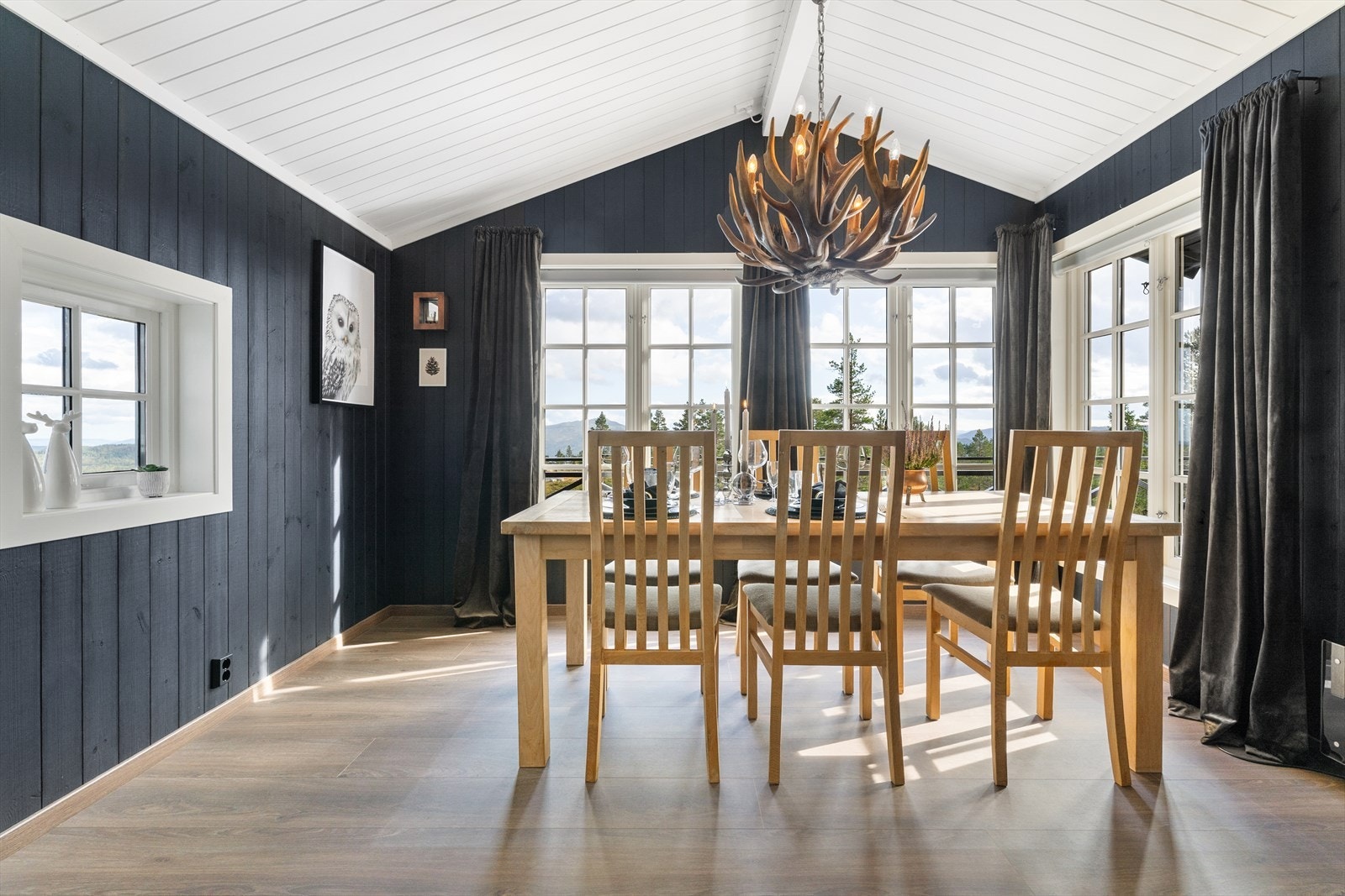 Her er det rom for hyggelige måltider med familie og venner. Galleribilde