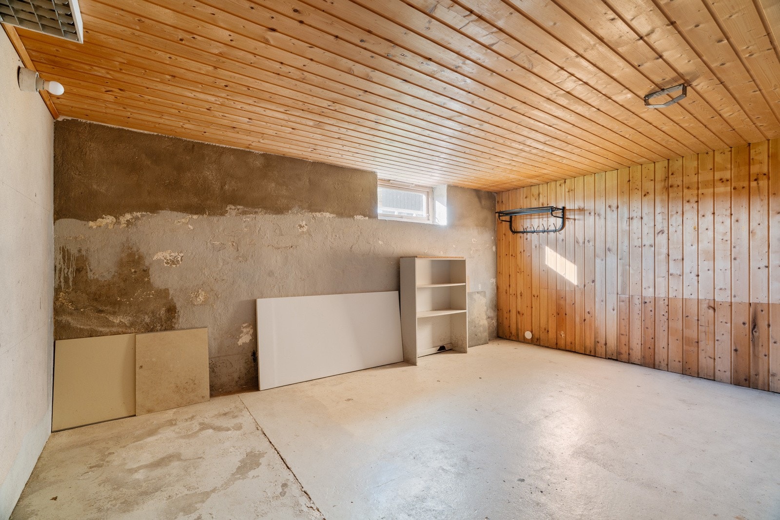 Kjelleren kan by på godt med oppbevaringsplass. Galleribilde