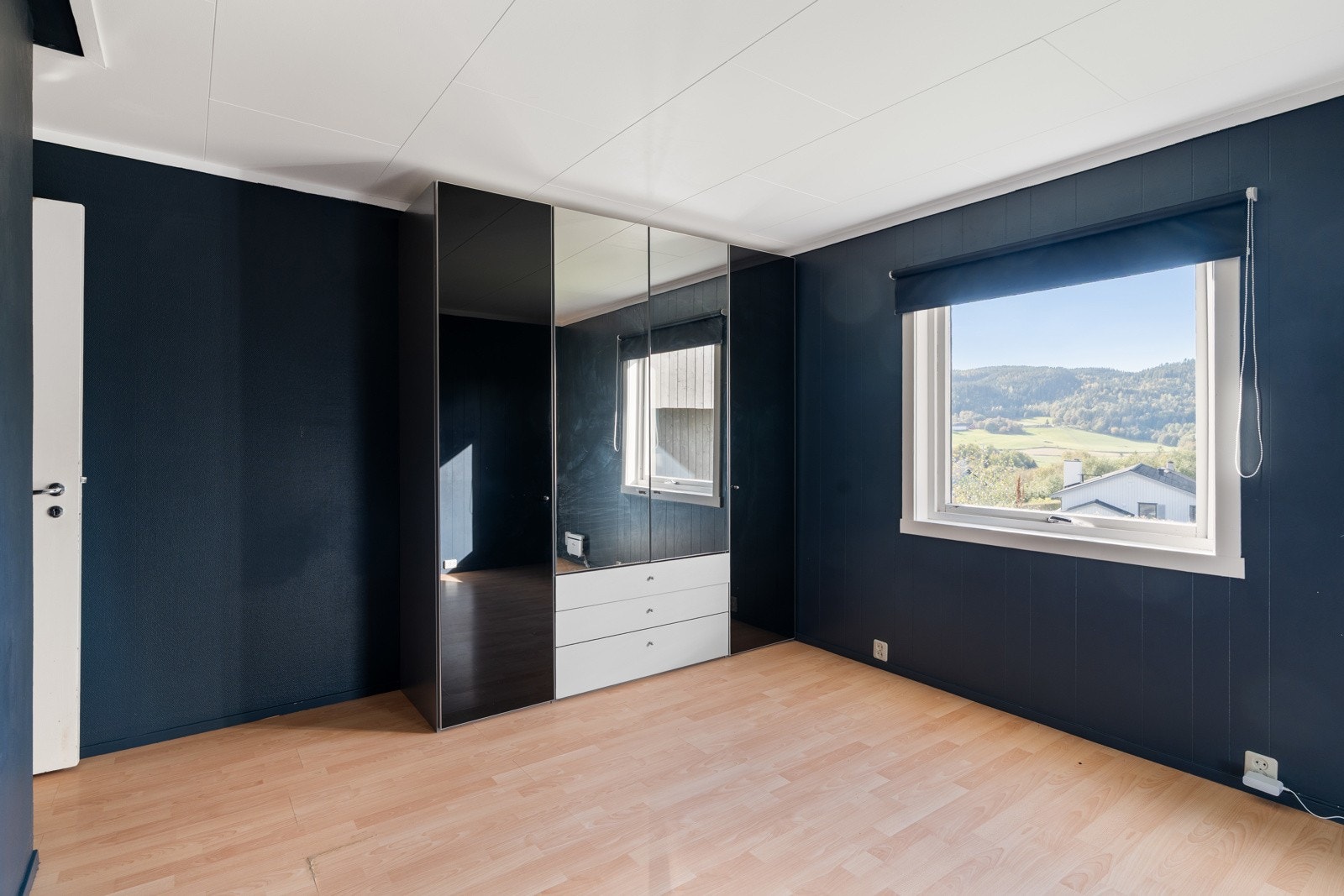 Boligen kan by på to romslige soverom målt til 13,5 kvm og 9,5 kvm. Galleribilde