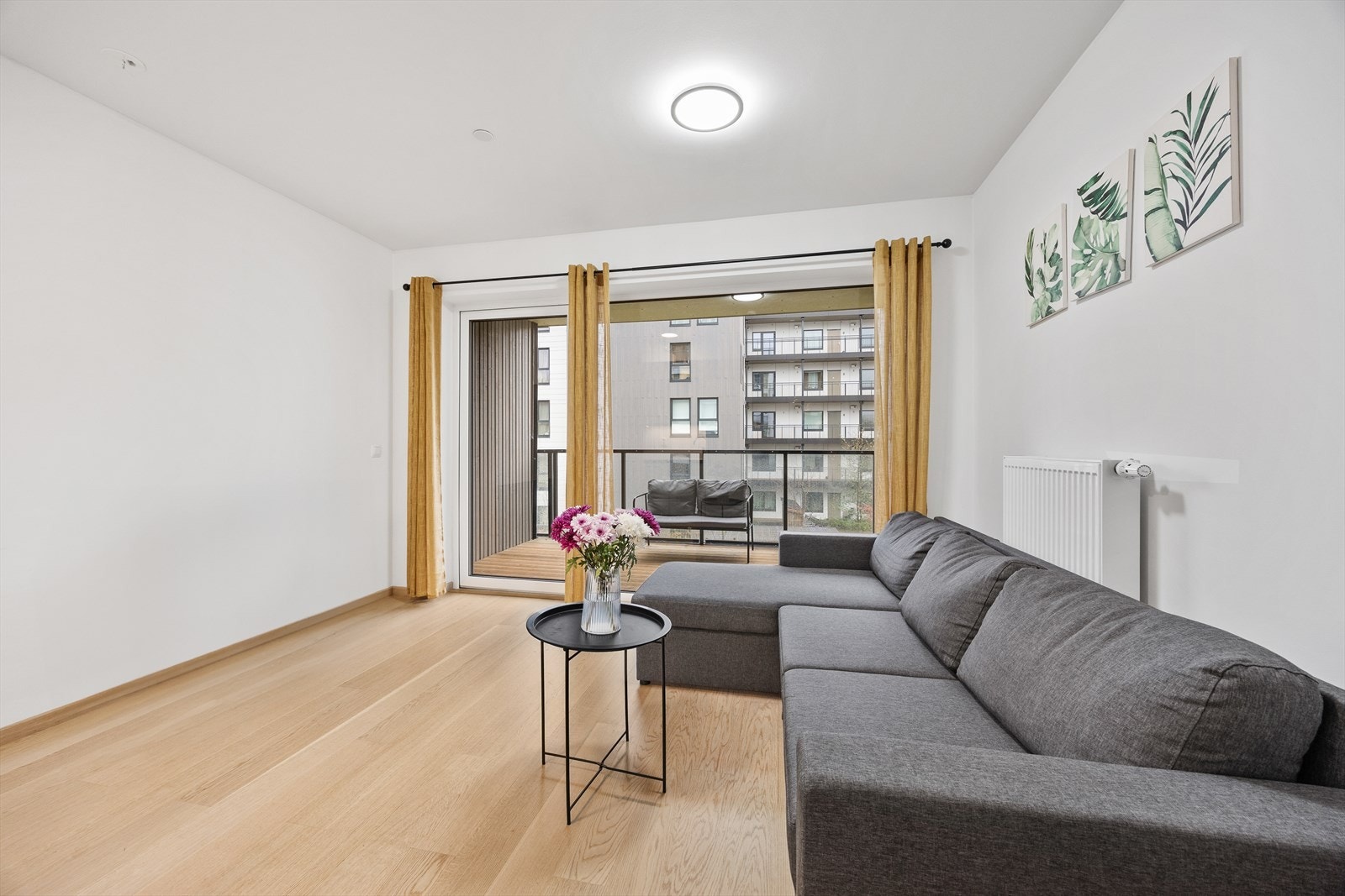 Oppvarming skjer via radiatorer tilknyttet sentralvarmeanlegg. Galleribilde