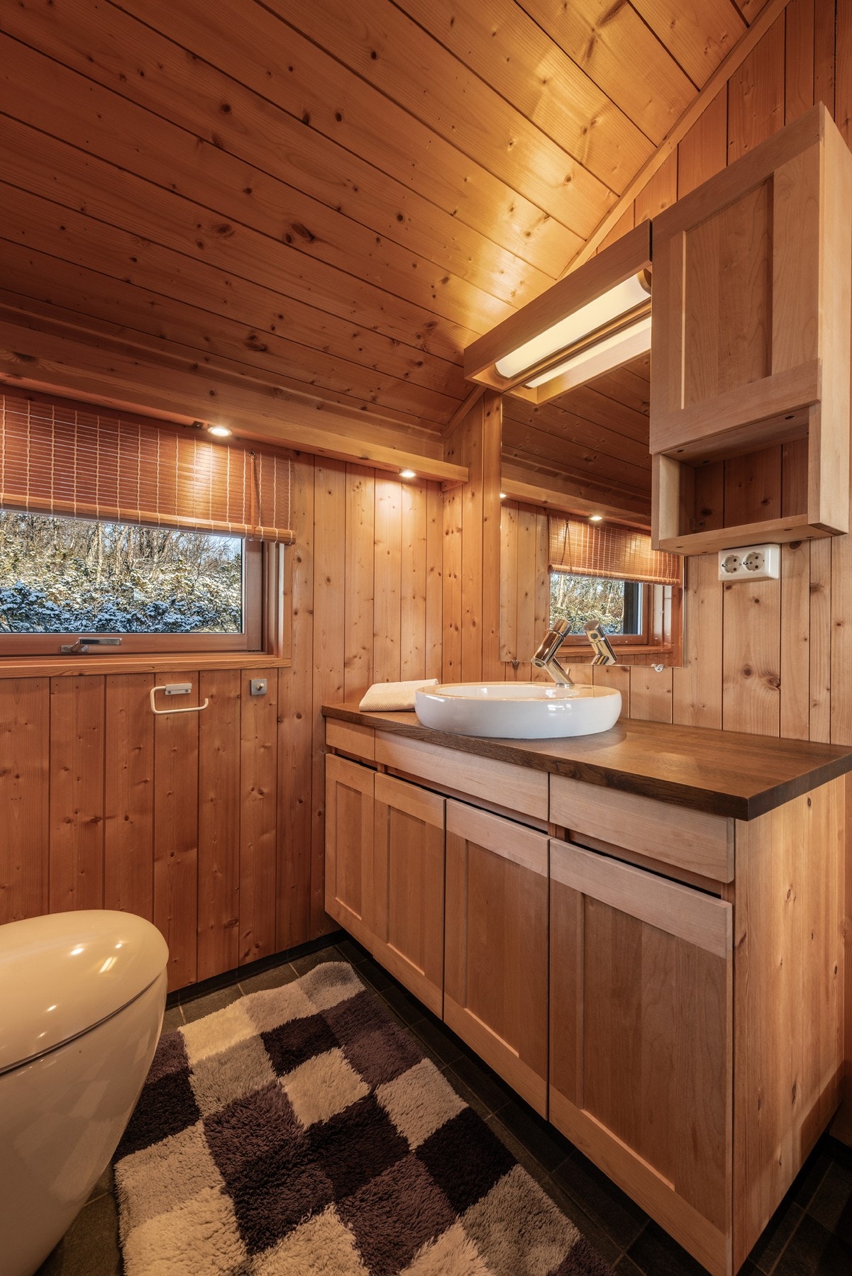 Dusjtoalett på badet Galleribilde