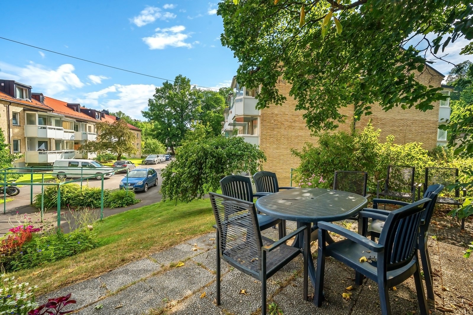 Flere, fine plasser på borettslagets eiendom. Galleribilde