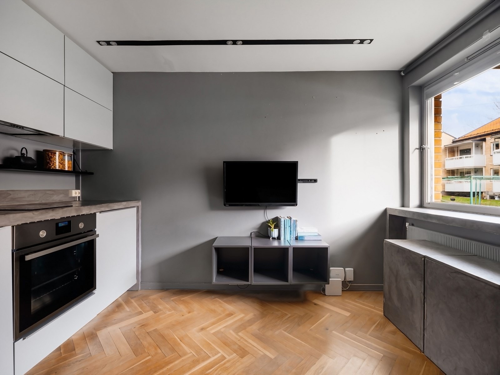 Oppvarming med radiatorer. Varmtvann og fyring er inkludert i felleskostnader. Galleribilde