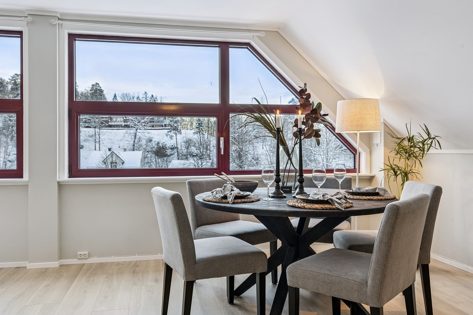 Velkommen hjem til en meget attraktiv selveier leilighet som er klar for innflytting! Galleribilde