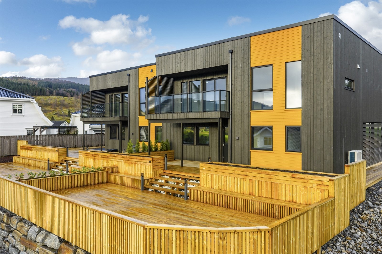 Velkommen til Århaugen 23, presentert av eiendomsmegler Christoffer Haugeberg Våge. Foto: Vestbris Galleribilde