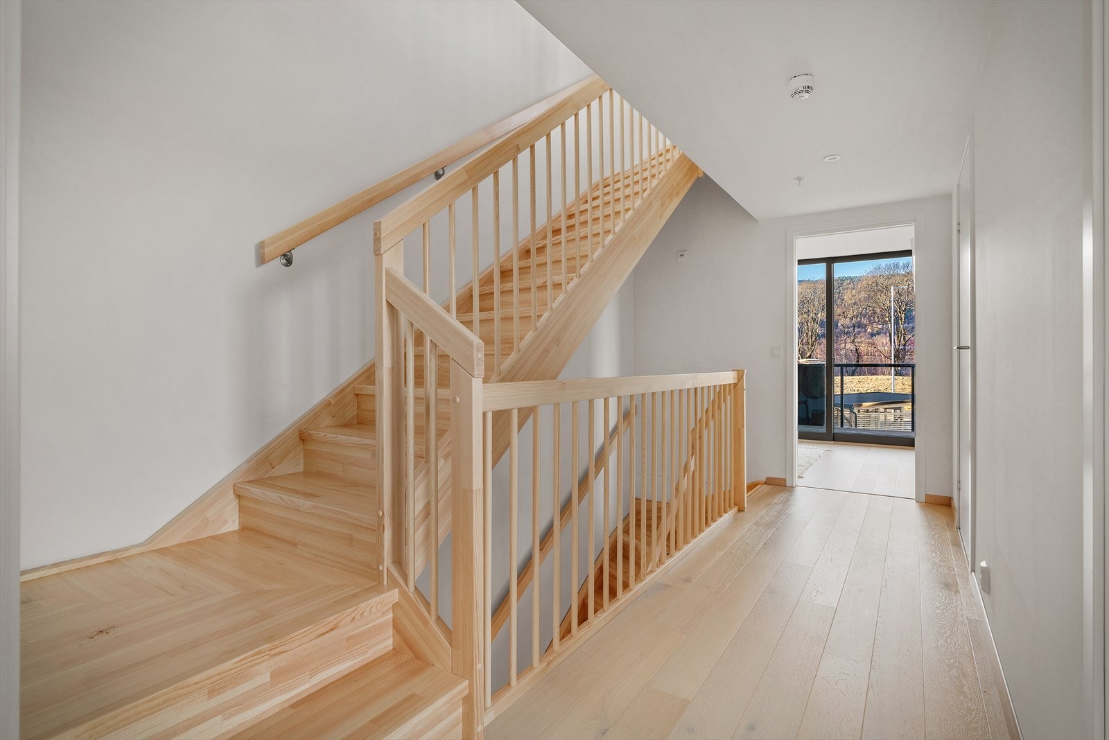 Her i fra har du trygg og god passasje til trappen opp og ned. Galleribilde