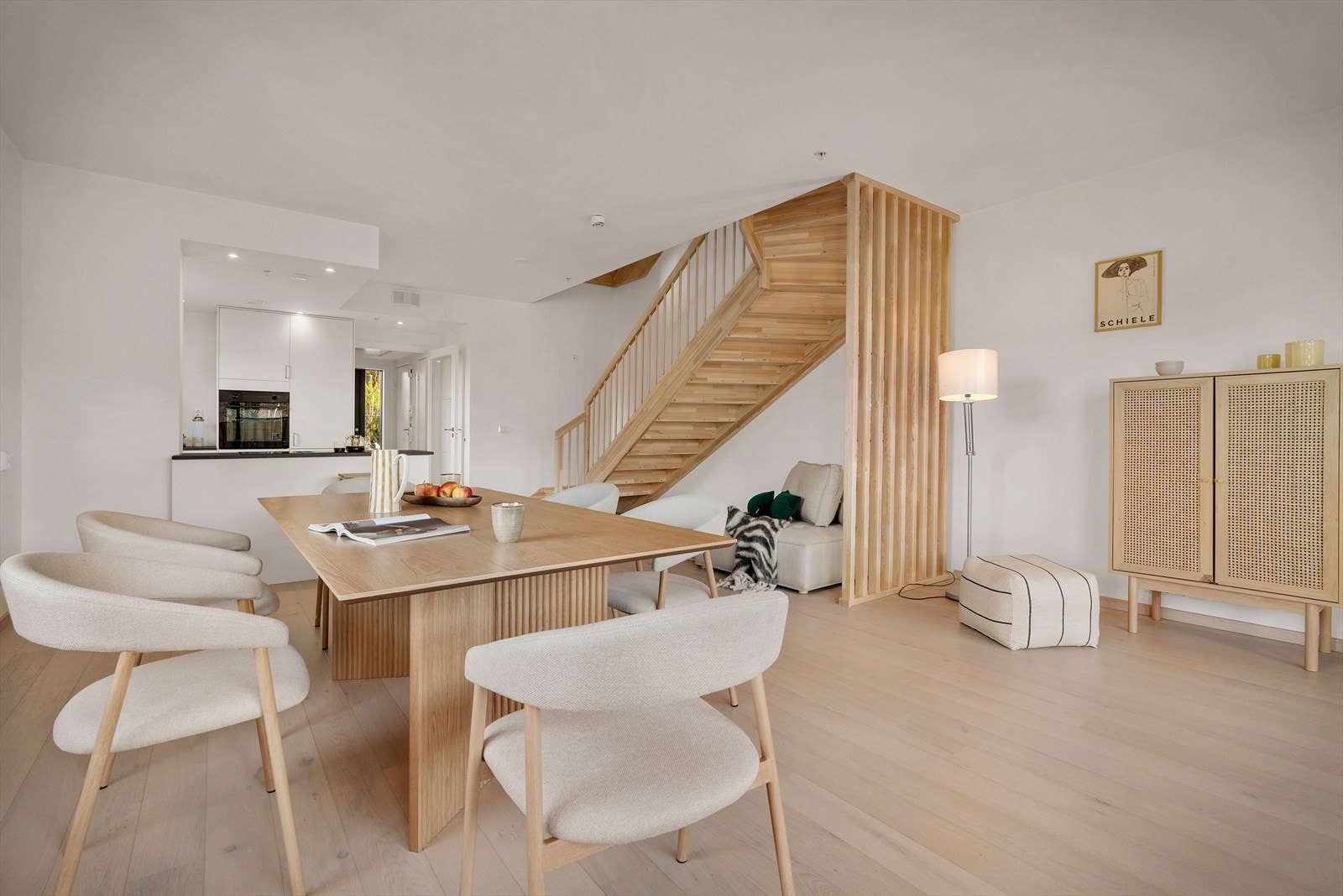 Området under trappen gir godt med utnyttelse. Galleribilde