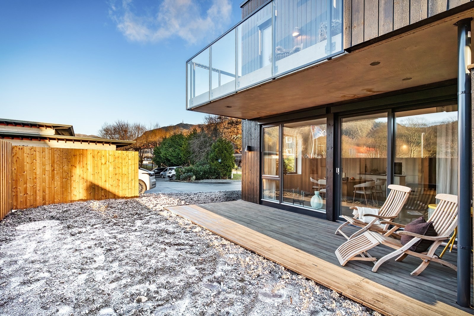 Her har du godt med plass og kan tilbringe morgenkaffen under tak hele året! Galleribilde