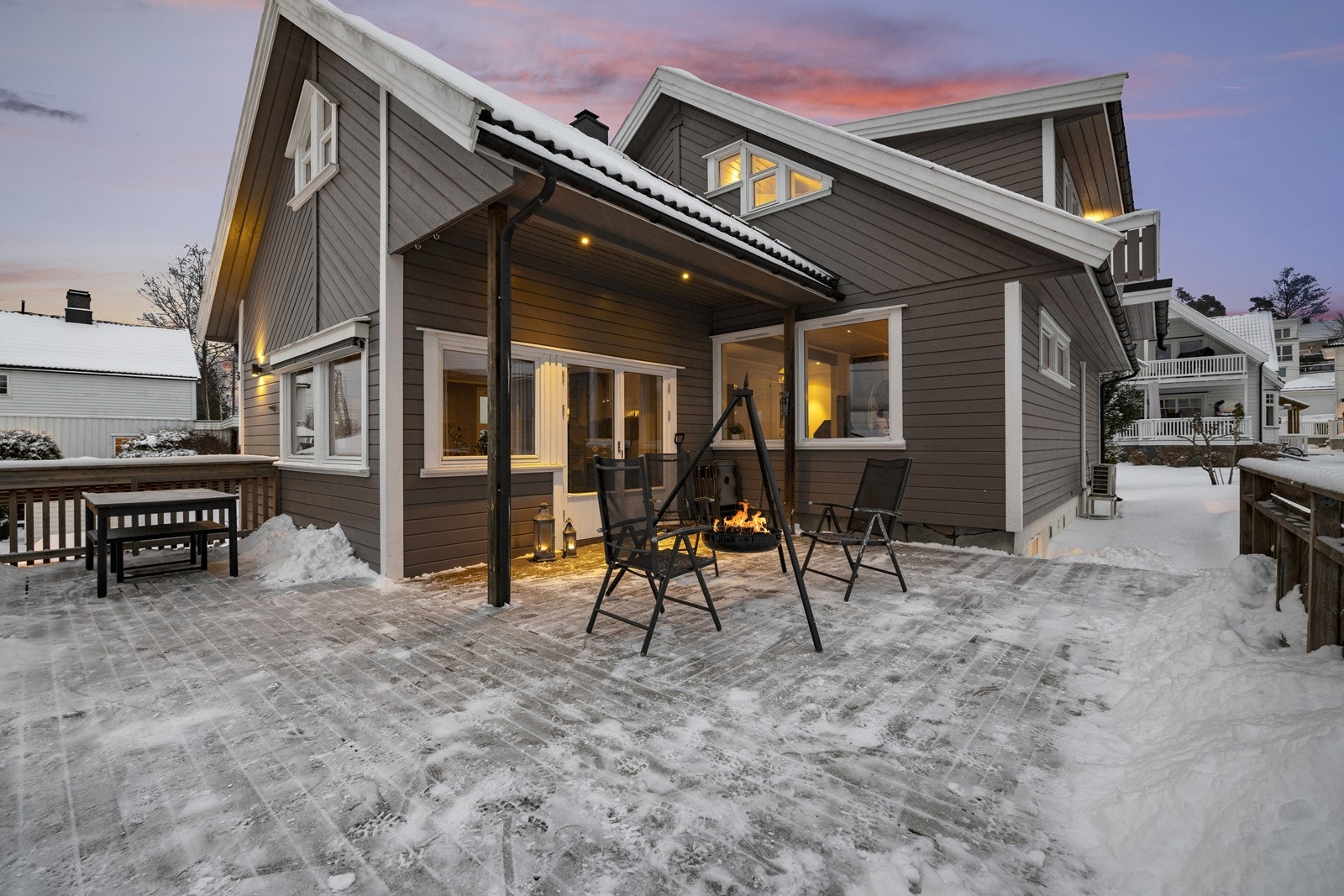 Boligen har en gjennomtenkt og funksjonell planløsning over tre etasjer. Galleribilde