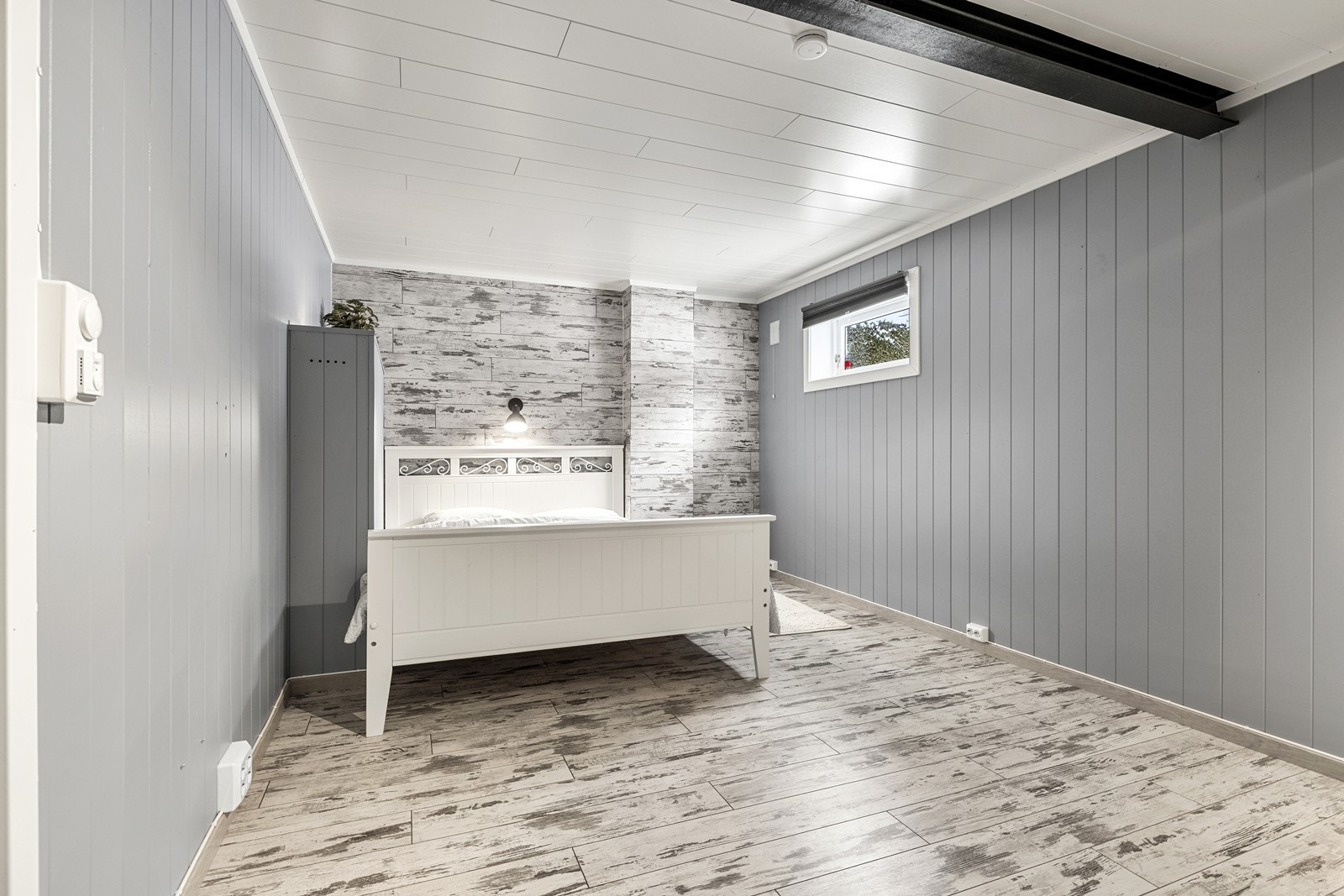 Det gjøres oppmerksom på at de to innredede rommene ikke er byggemeldt eller godkjent for varig opphold. Galleribilde