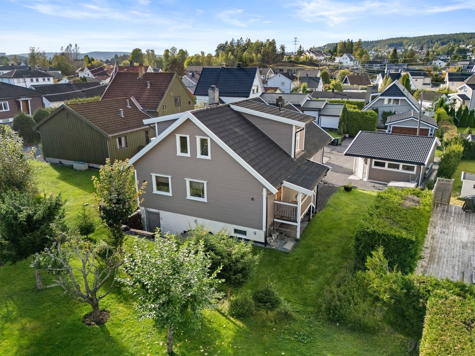 Eiendommen ligger i et etablert og barnevennlig område. Galleribilde